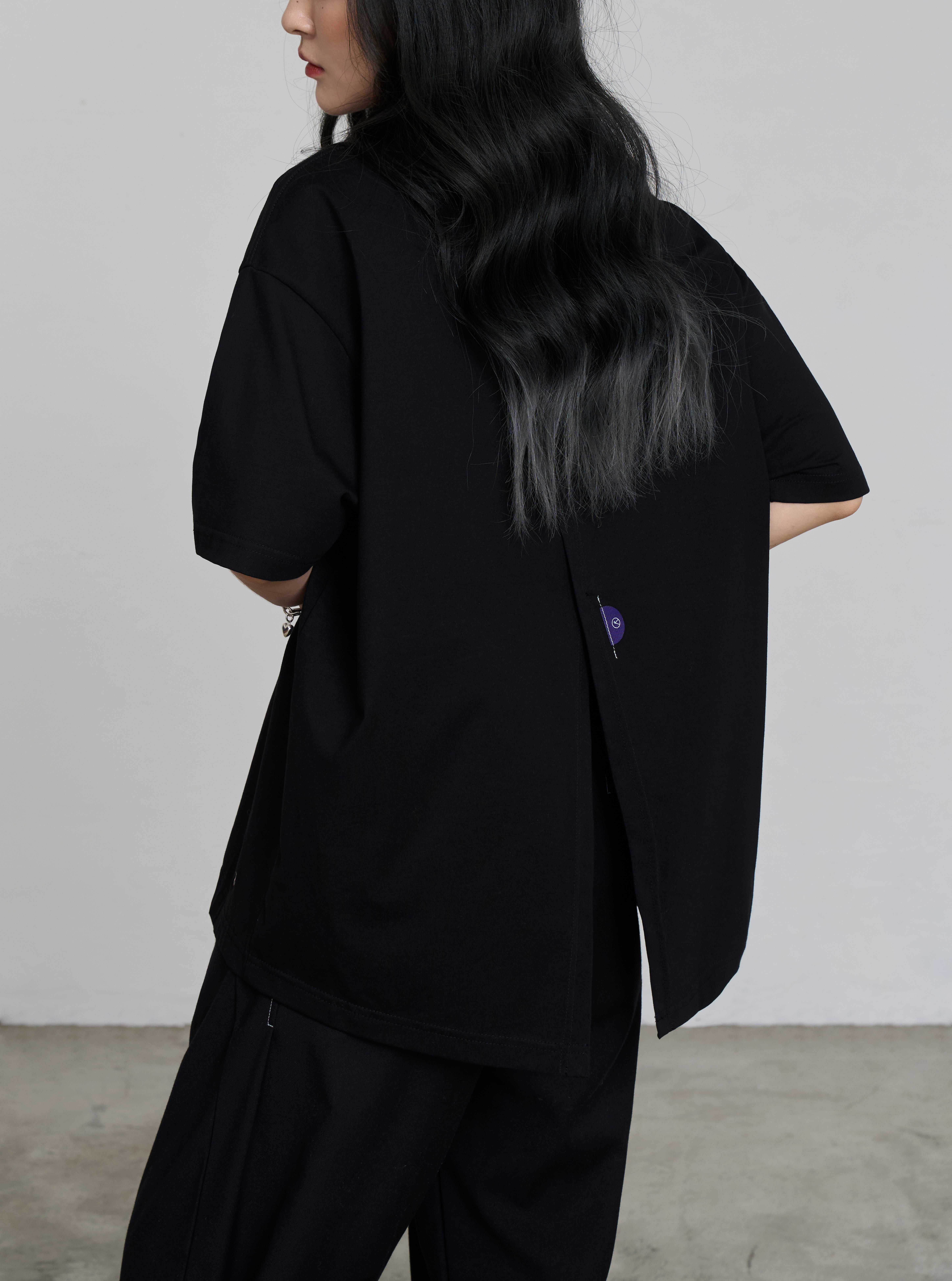 Back Slit Top | Black