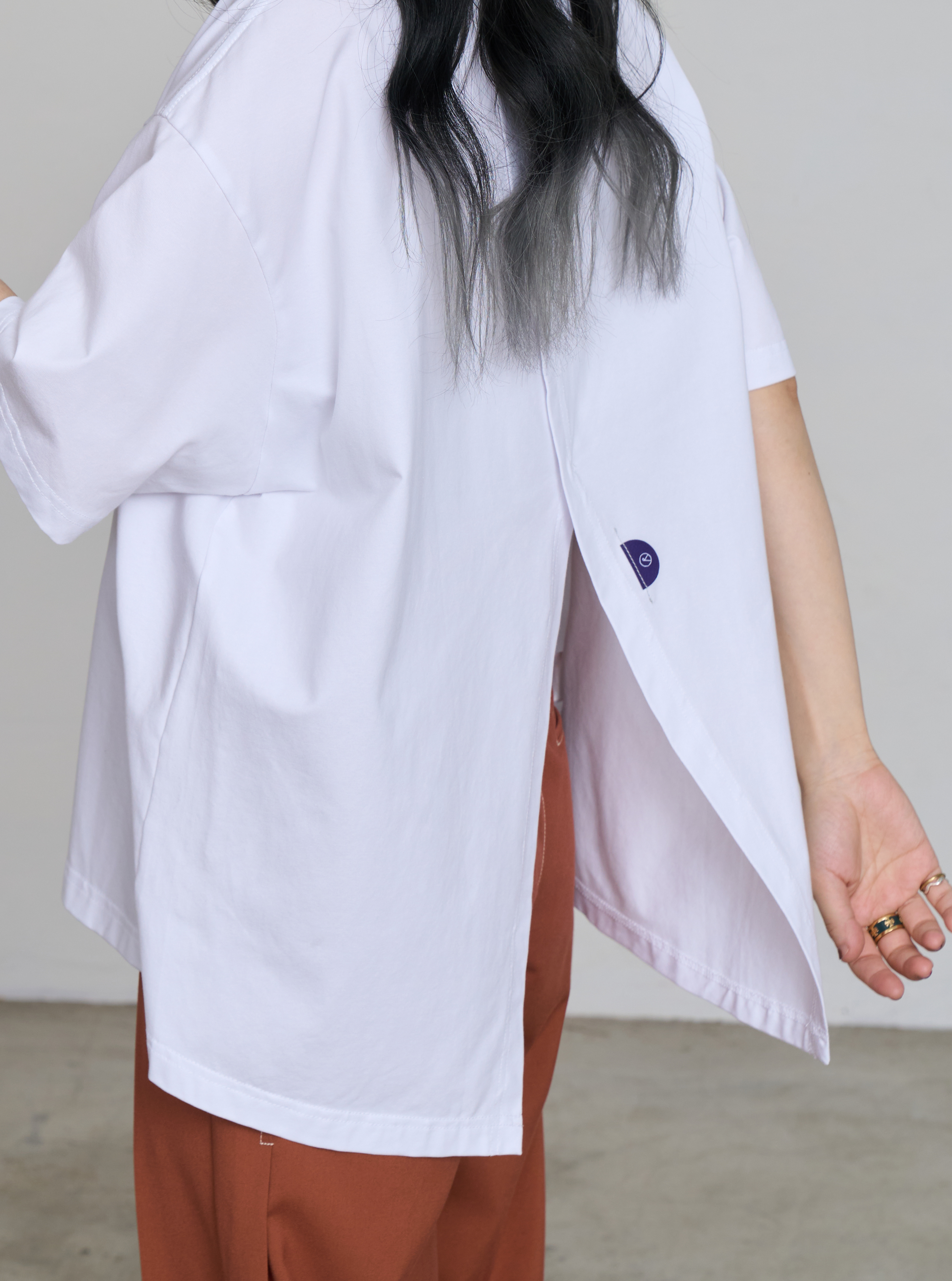 Back Slit Top | White