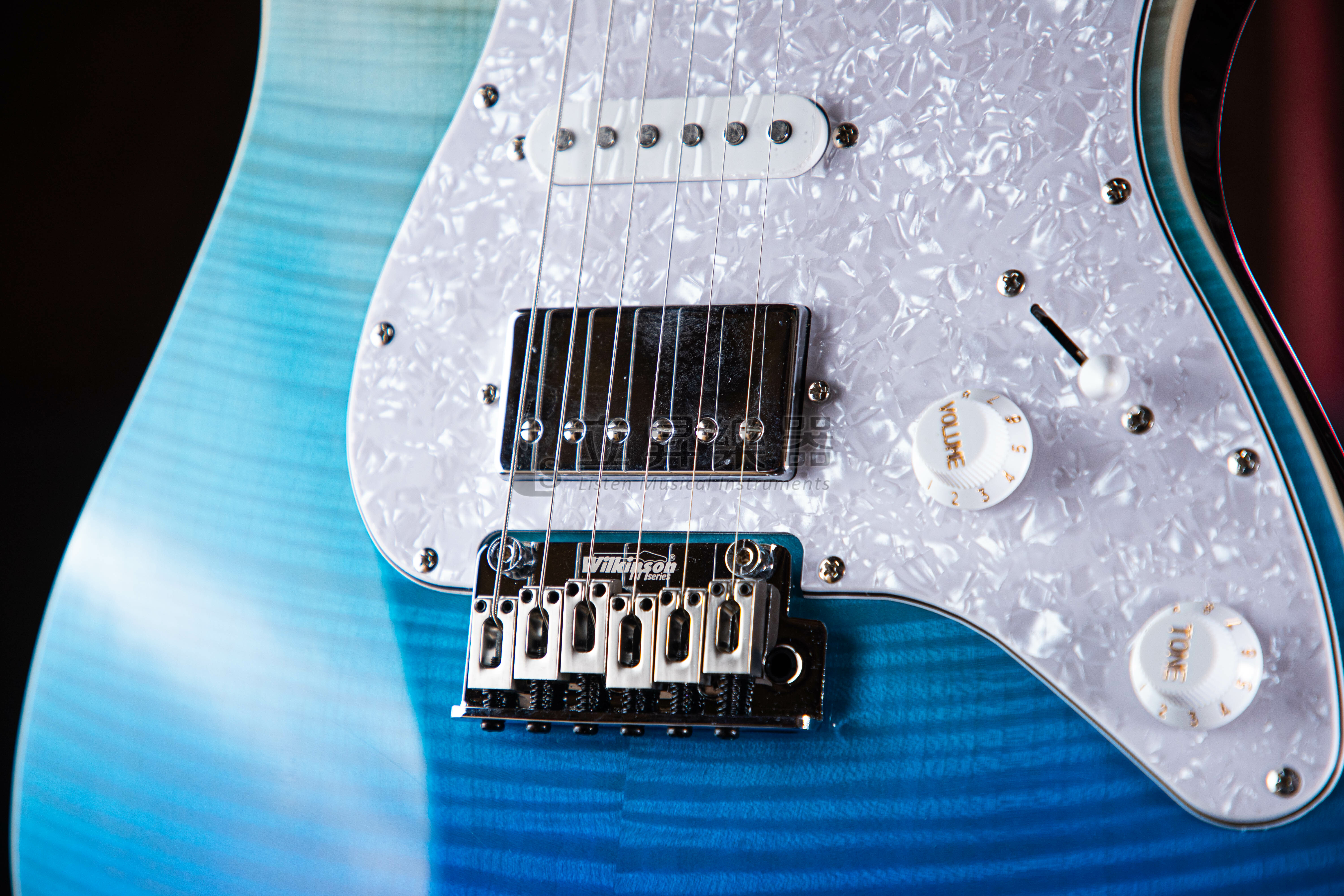 JET JET JS-450 系列 Stratocaster HSS 加拿大烤楓琴頸指板 22格 兩點式小搖單單雙 鎖定式弦鈕｜JS-450 TBL 虎紋海洋漸層色、JS-450 OBL 藍色虎紋 第 4 張圖片｜三峽吉他 / Bass