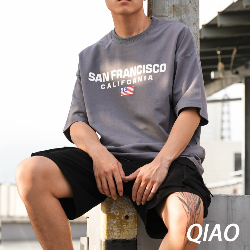 QIAO- SAN FRANCISCO小國旗 落肩五分T