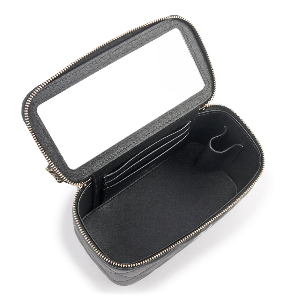 【CHANEL】金色CC Logo 小羊皮手提/斜背二用化妝包(黑色) AP2199 B06660 94305