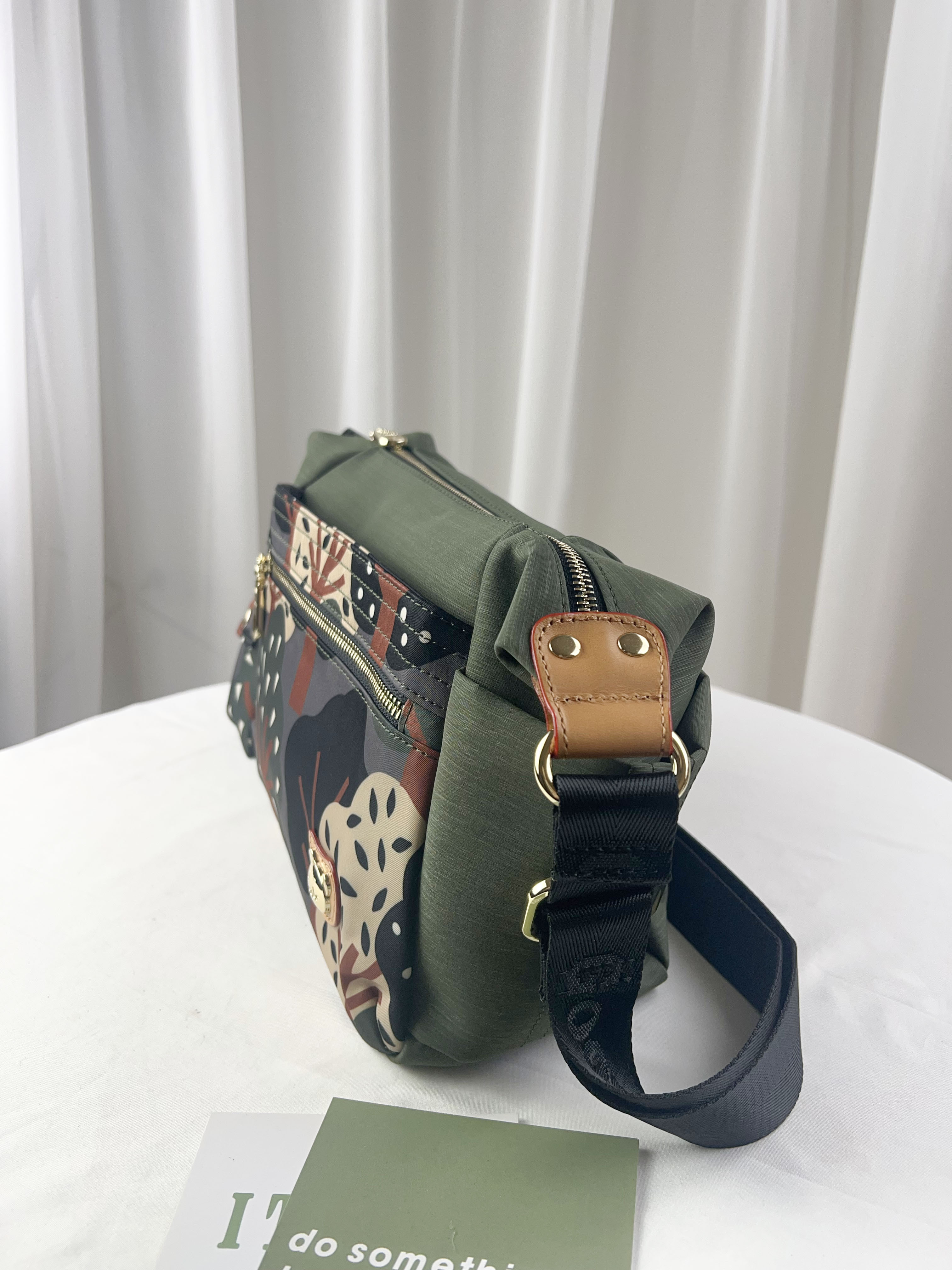 GOODS 綠色拼接繽紛樹木防潑水側背包   #2617