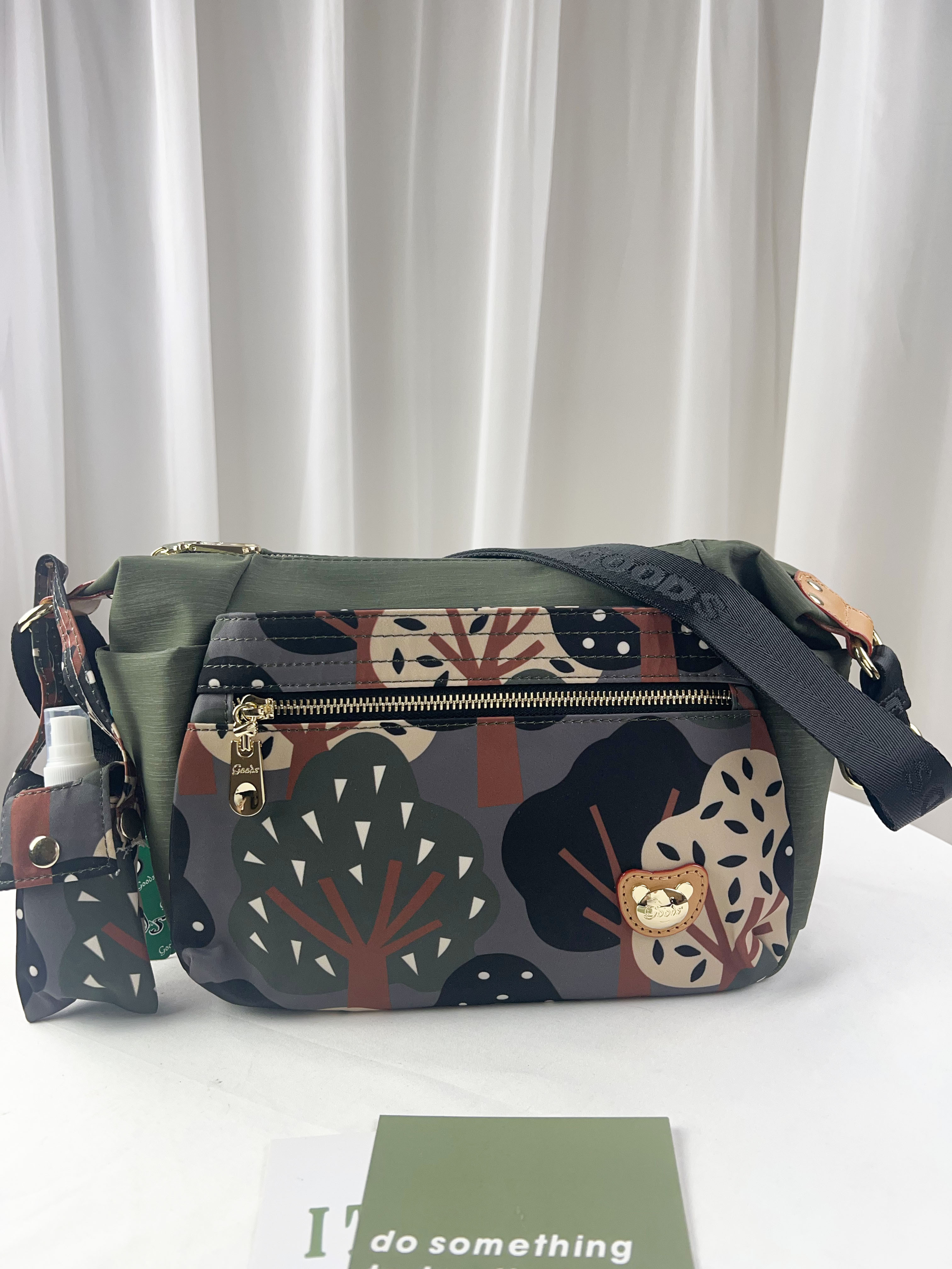 GOODS 綠色拼接繽紛樹木防潑水側背包   #2617