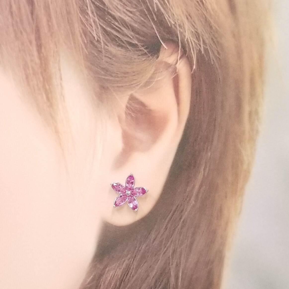 18K White Gold 3.23ct Sapphire Earrings