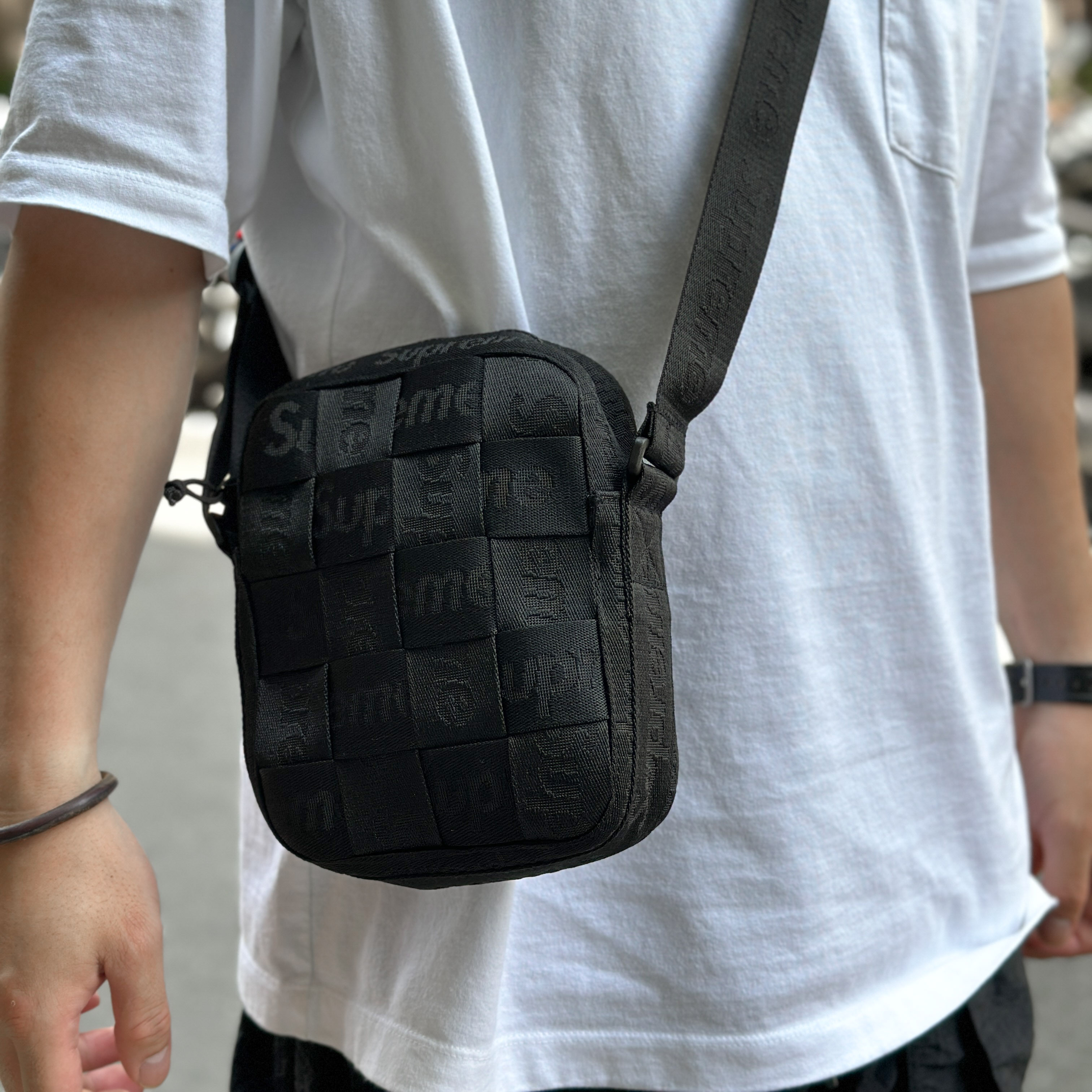 Supreme 23SS Woven Shoulder Bag Black (黒)
