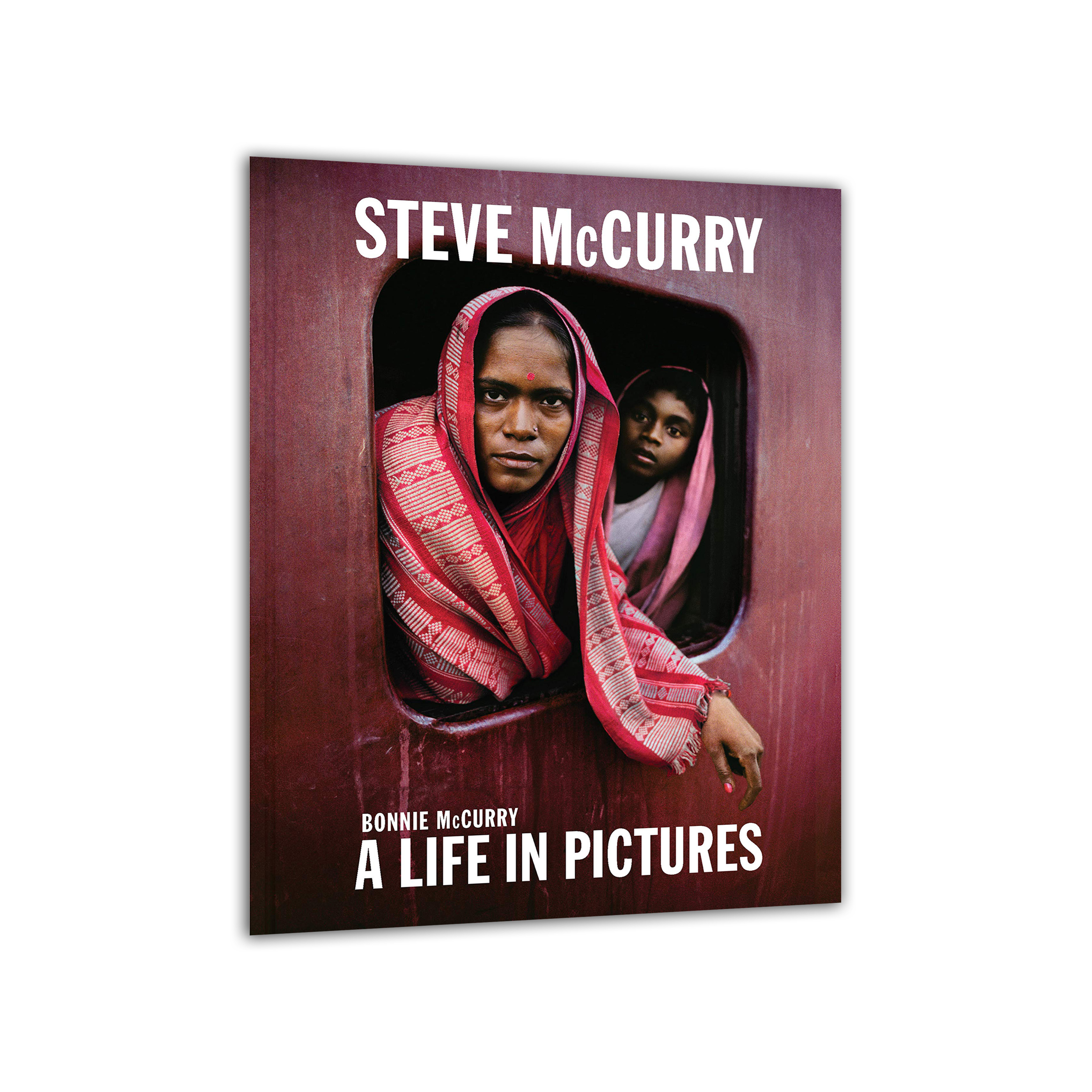 STEVE MCCURRY: A LIFE IN PICTURES: 40 YEARS OF PHOTOGRAPHY