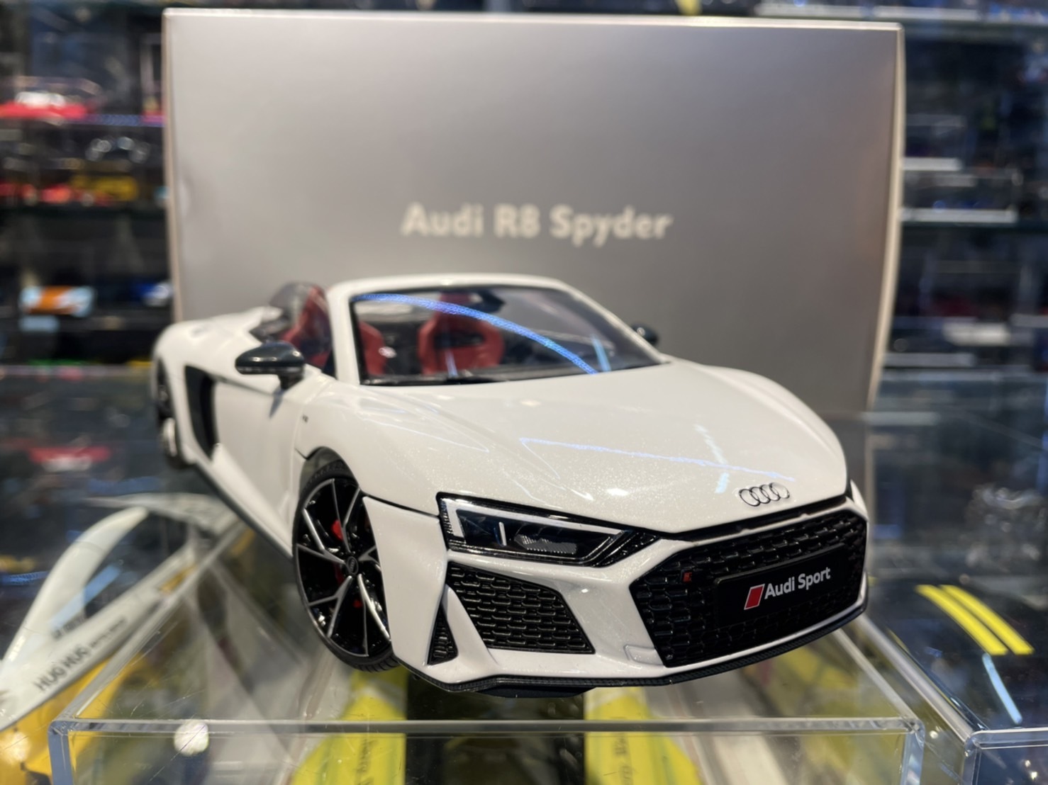 Kengfai 1:18 - 1 - Voiture miniature - Audi R8 Spyder - y compris toit  amovible, belle peinture - Catawiki