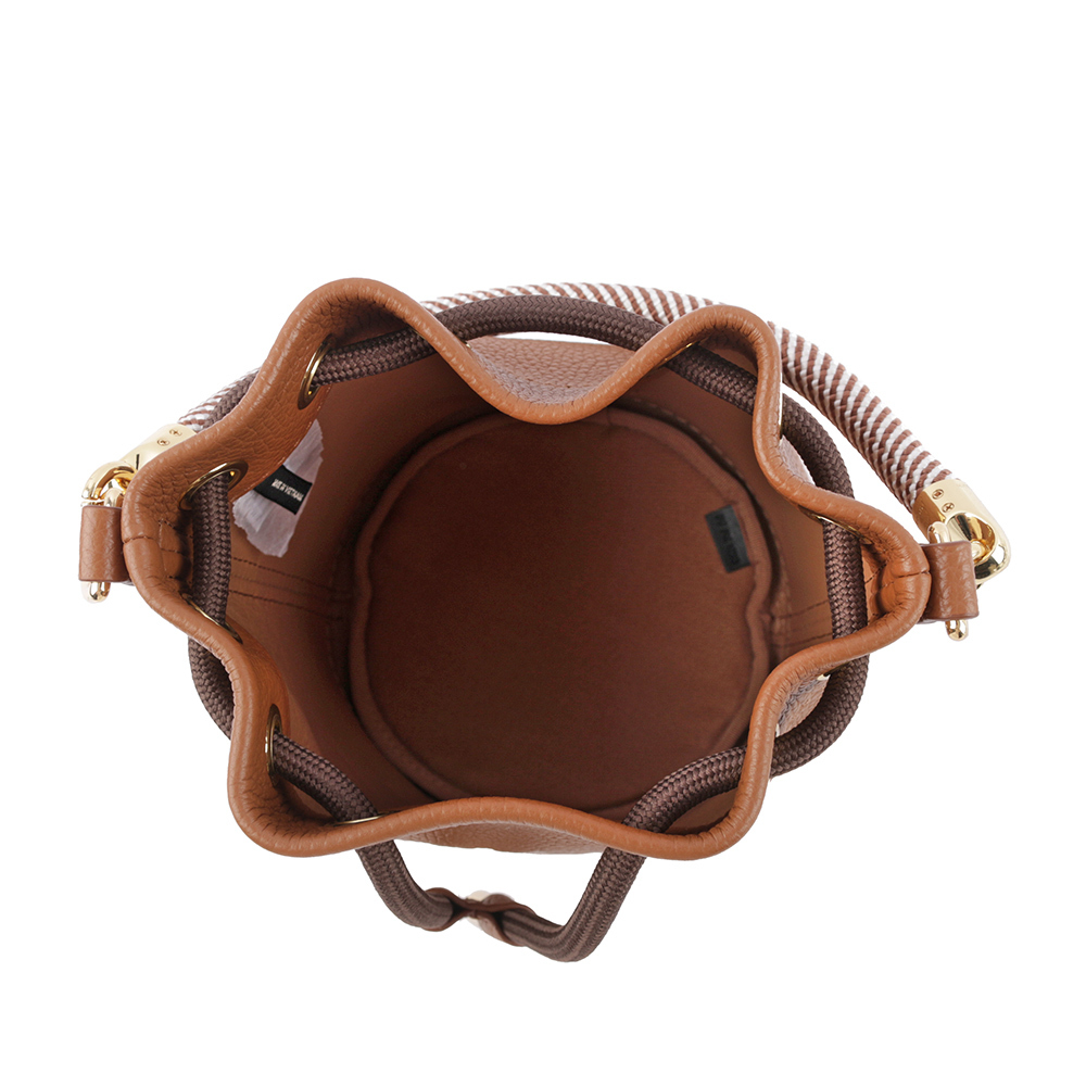 【MARC JACOBS】The Bucket Bag Logo 壓印二用迷你水桶包(堅果棕)