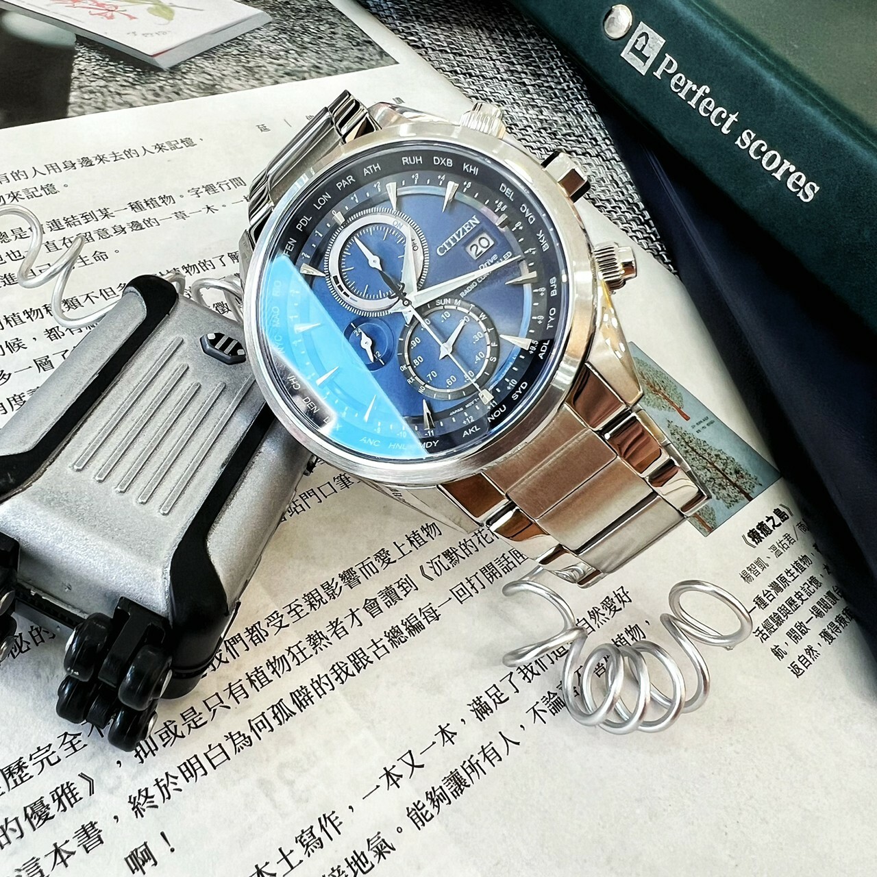 【CITIZEN 星辰】空中之鷹光動能全球電波時計腕錶 AT8260-85L 43mm 現代鐘錶