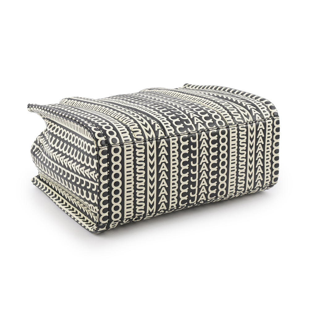 【MARC JACOBS】滿版標誌小羊皮小款托特包(黑色/白色) 2S3HTT001H03 005