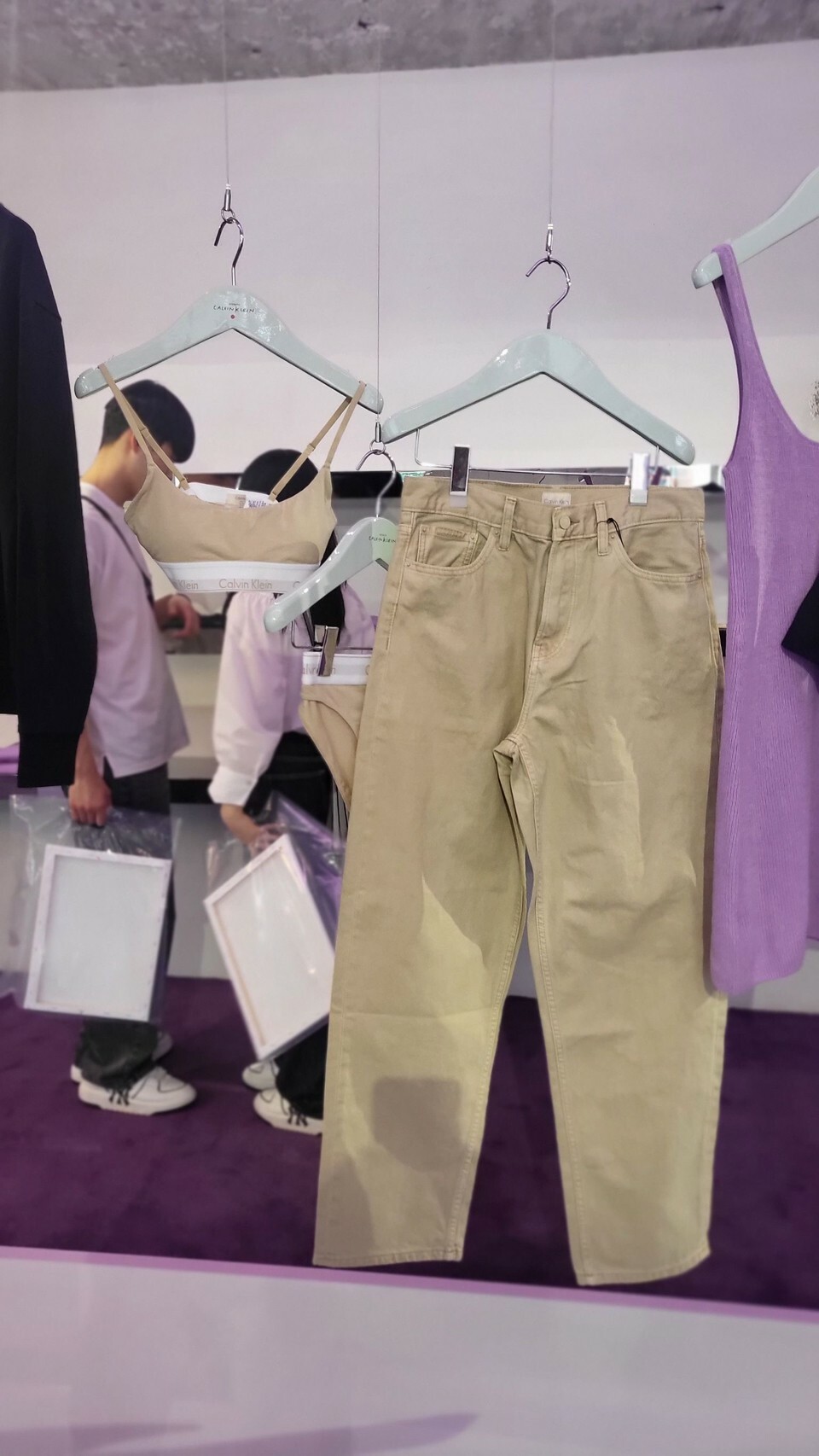 【Luxury】現貨 限量新款 Calvin Klein 金智妮 Jennie聯名款 工裝牛仔褲薄款拖地長褲卡其 奶茶色 牛仔褲