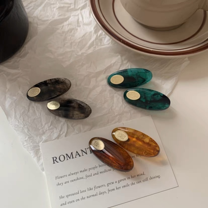 [4 for RM10] Retro Smudging Hair Clip