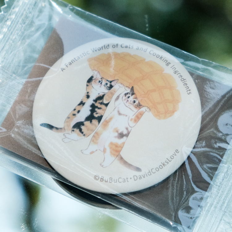 補補貓‧大衛煮愛｜絕版｜胸章｜芒果三花貓