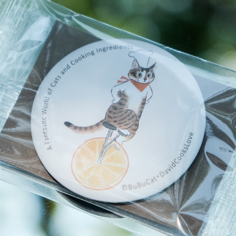 補補貓‧大衛煮愛｜絕版｜胸章｜柳橙獨輪車