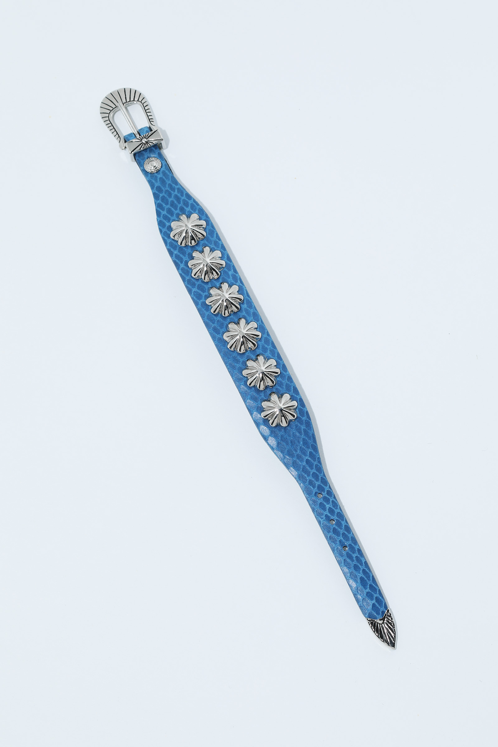 TOGA - Concho leather bangle (藍壓紋)