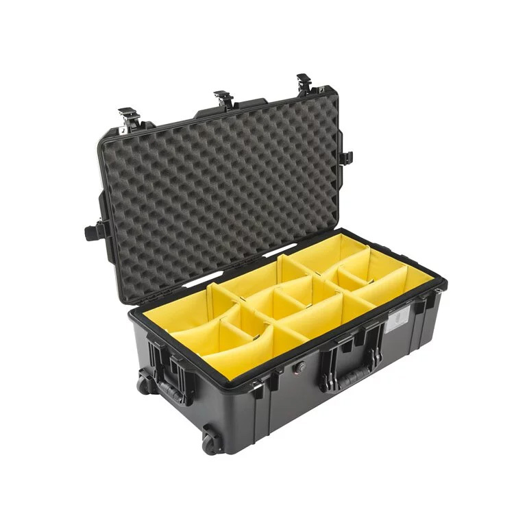 Pelican 1615 Air with Dividers