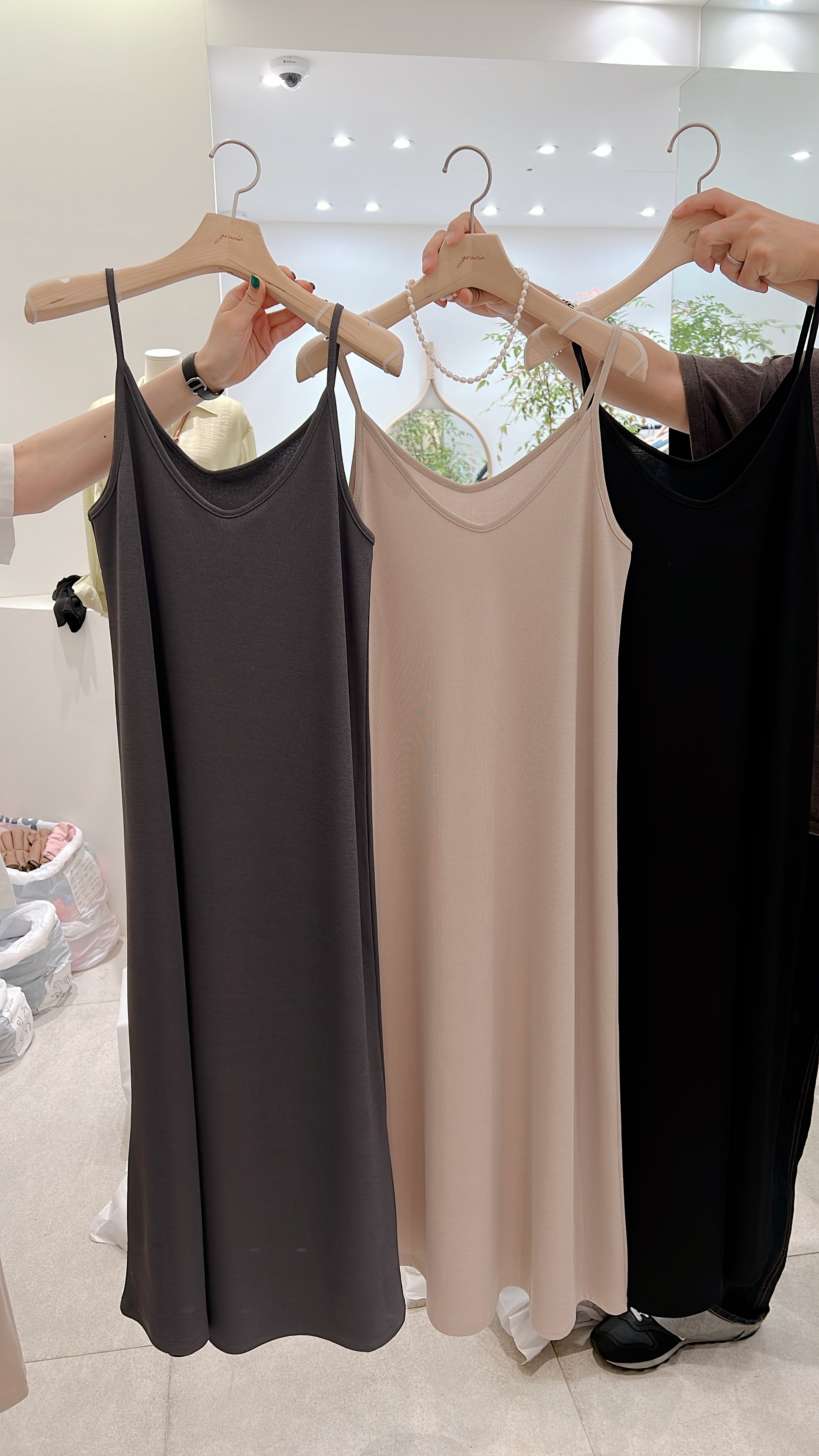 (現貨)顯瘦的彈性細肩連身裙｜韓國連線