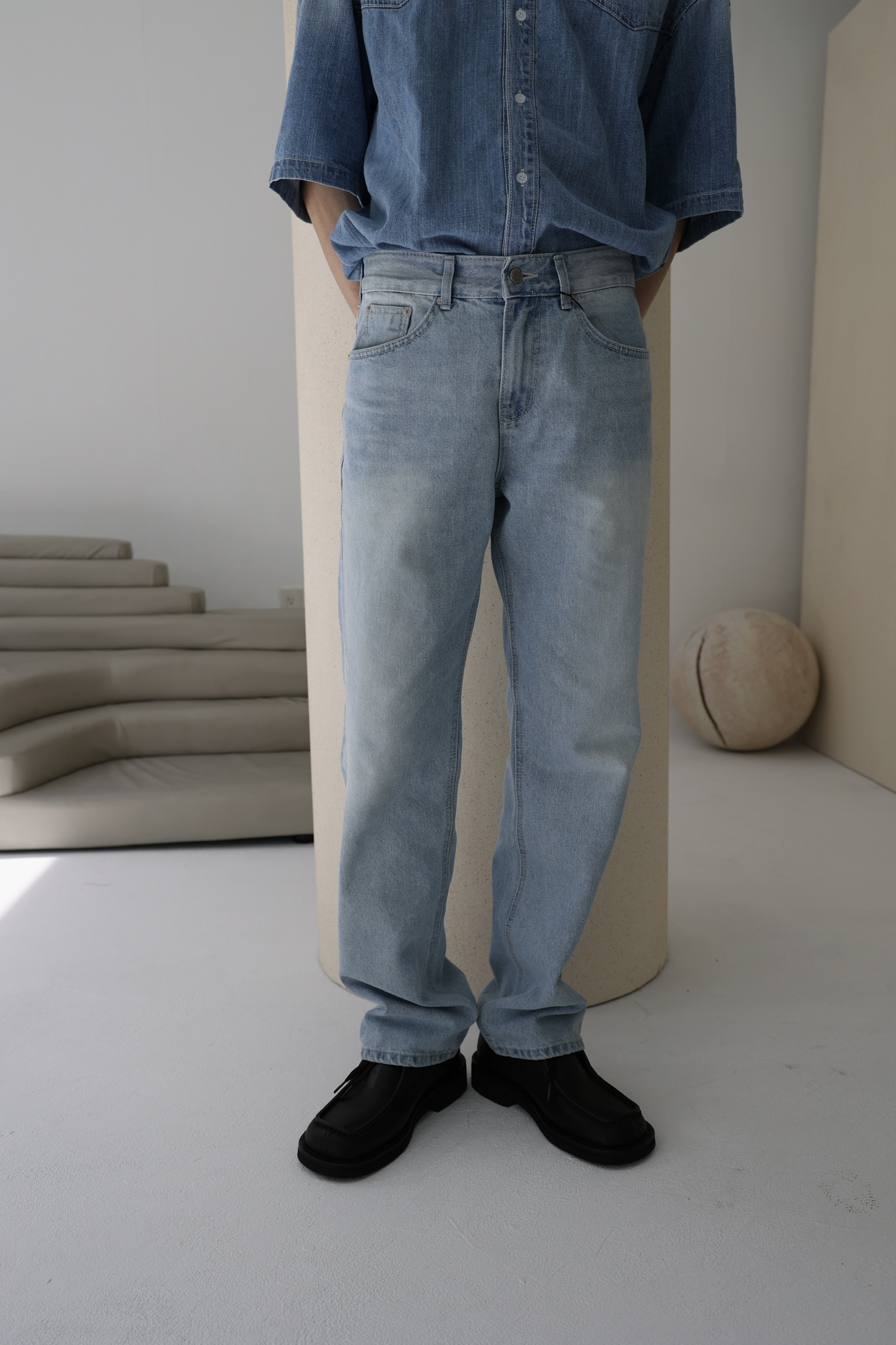 淺藍微寬牛仔褲🖤