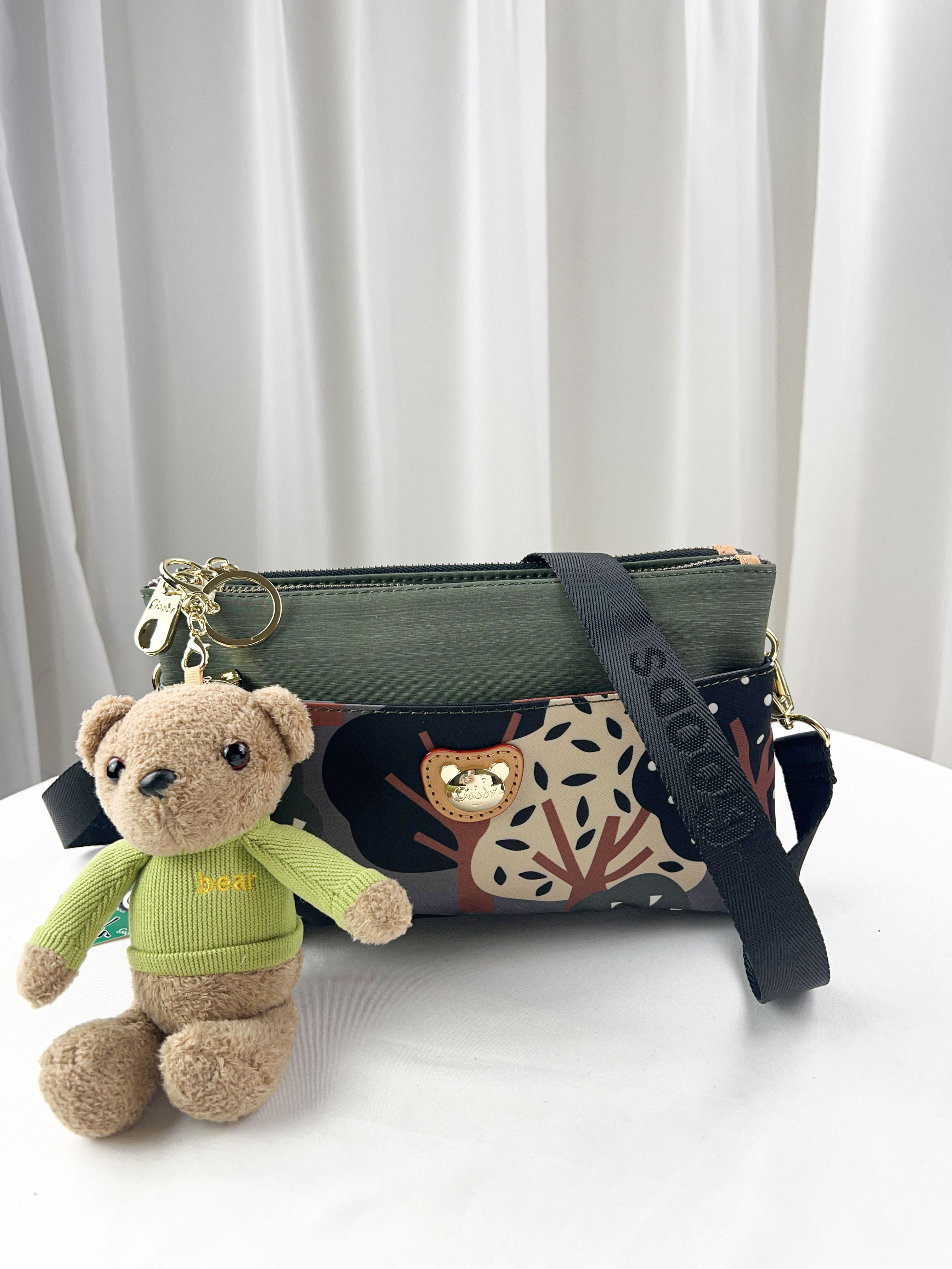 GOODS 綠色拼接繽紛樹木防潑水側背包 附酒精保護套+酒精瓶 #2850