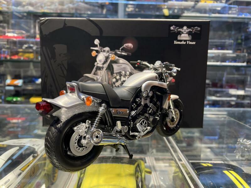 MINICHAMPS 122163702 Yamaha VMAX 1993 Silver 1/12