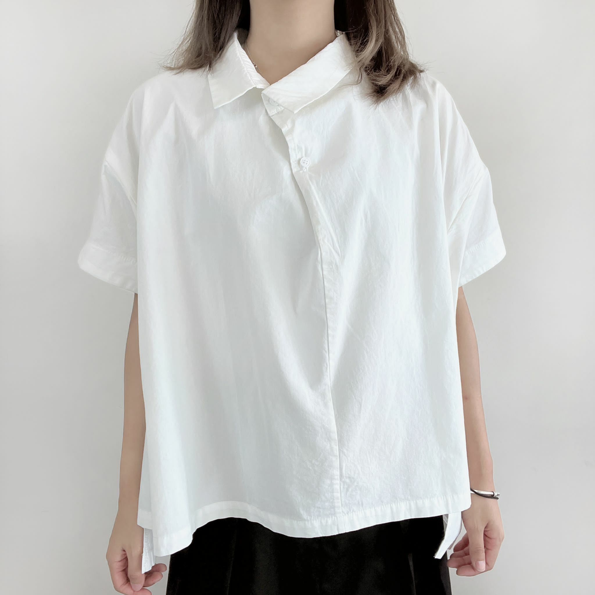 現貨 | 不規則翻領傘型 s h i r t (兩色入)