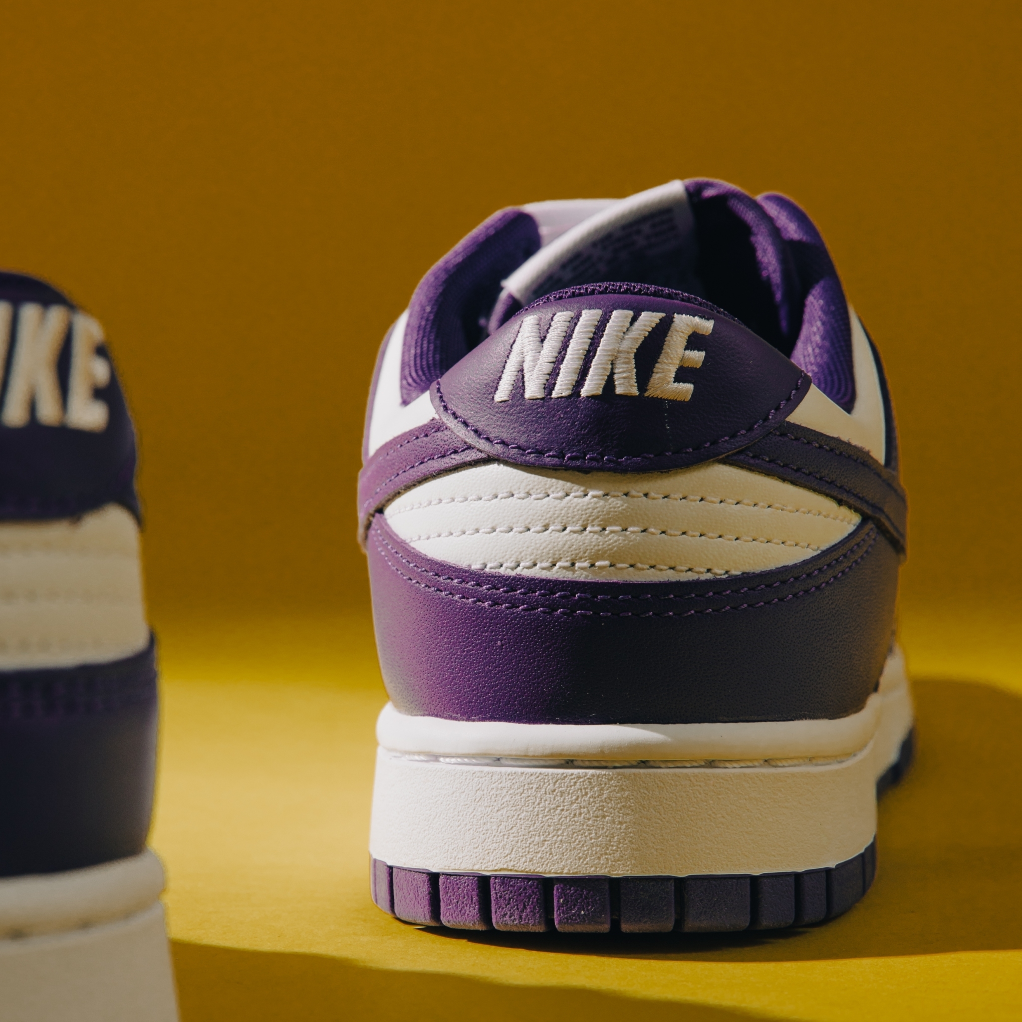 Nike Dunk Low Court Purple University of Washington Huskies -  Hong Kong