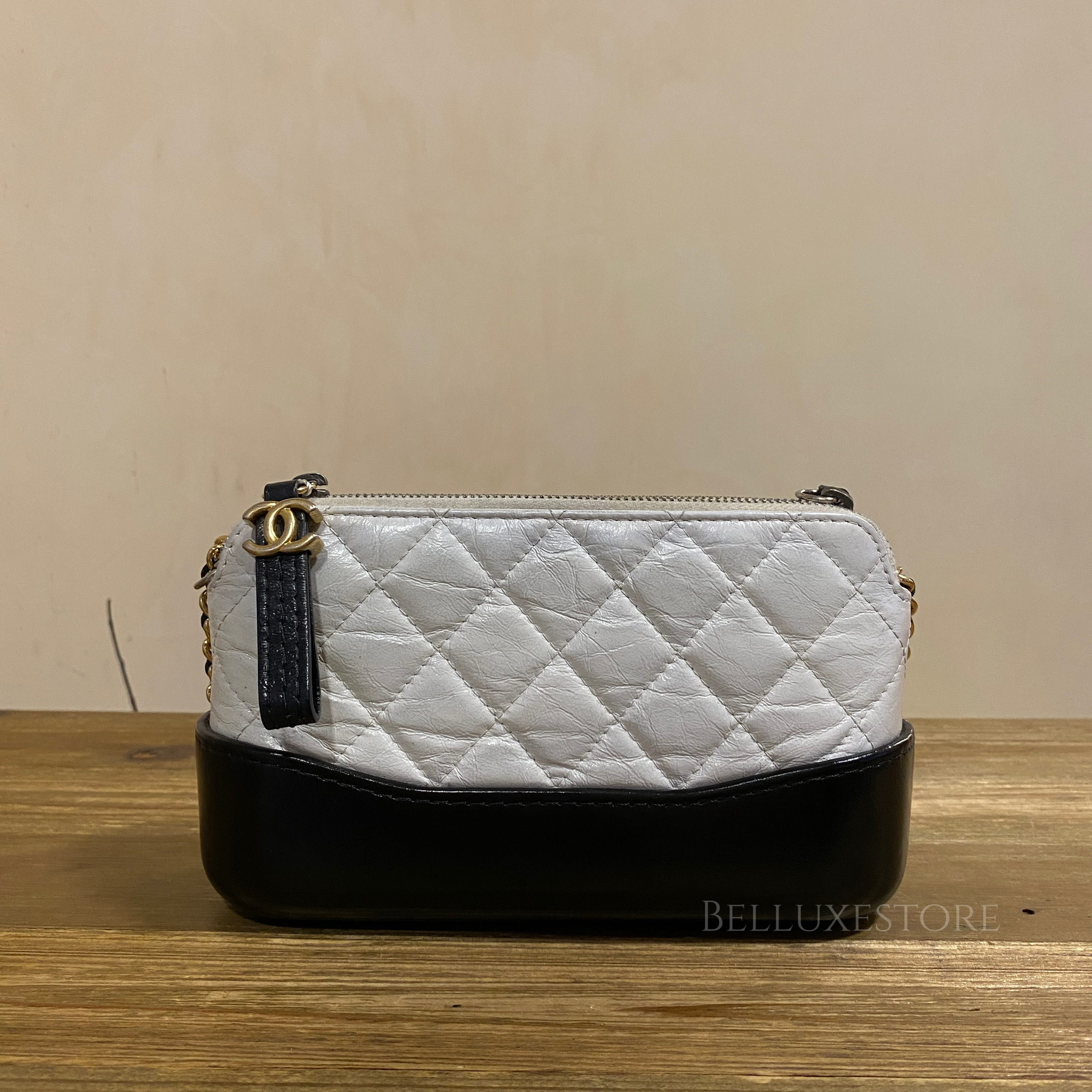 Pre owned Chanel gabrielle woc calfskin white black