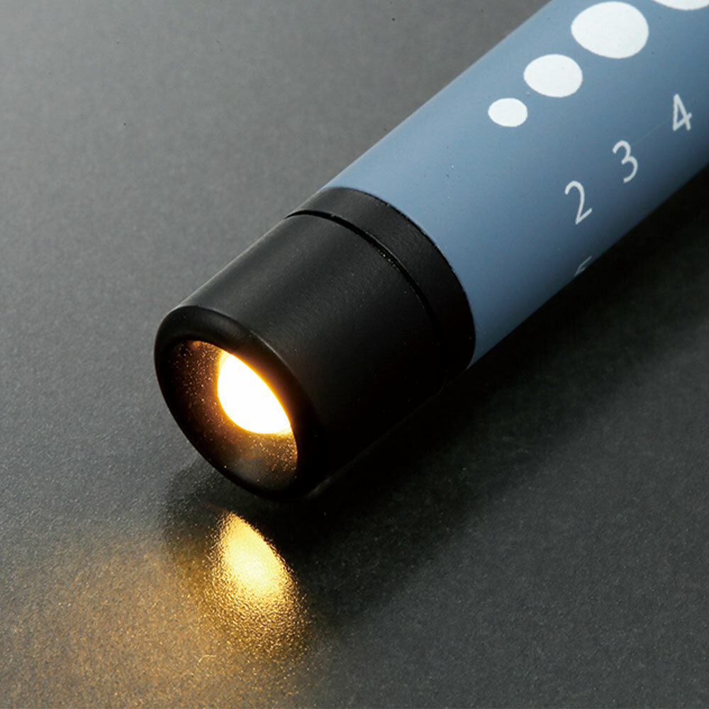[預購] 輕巧橡膠質感電筒筆（煙熏黑）
