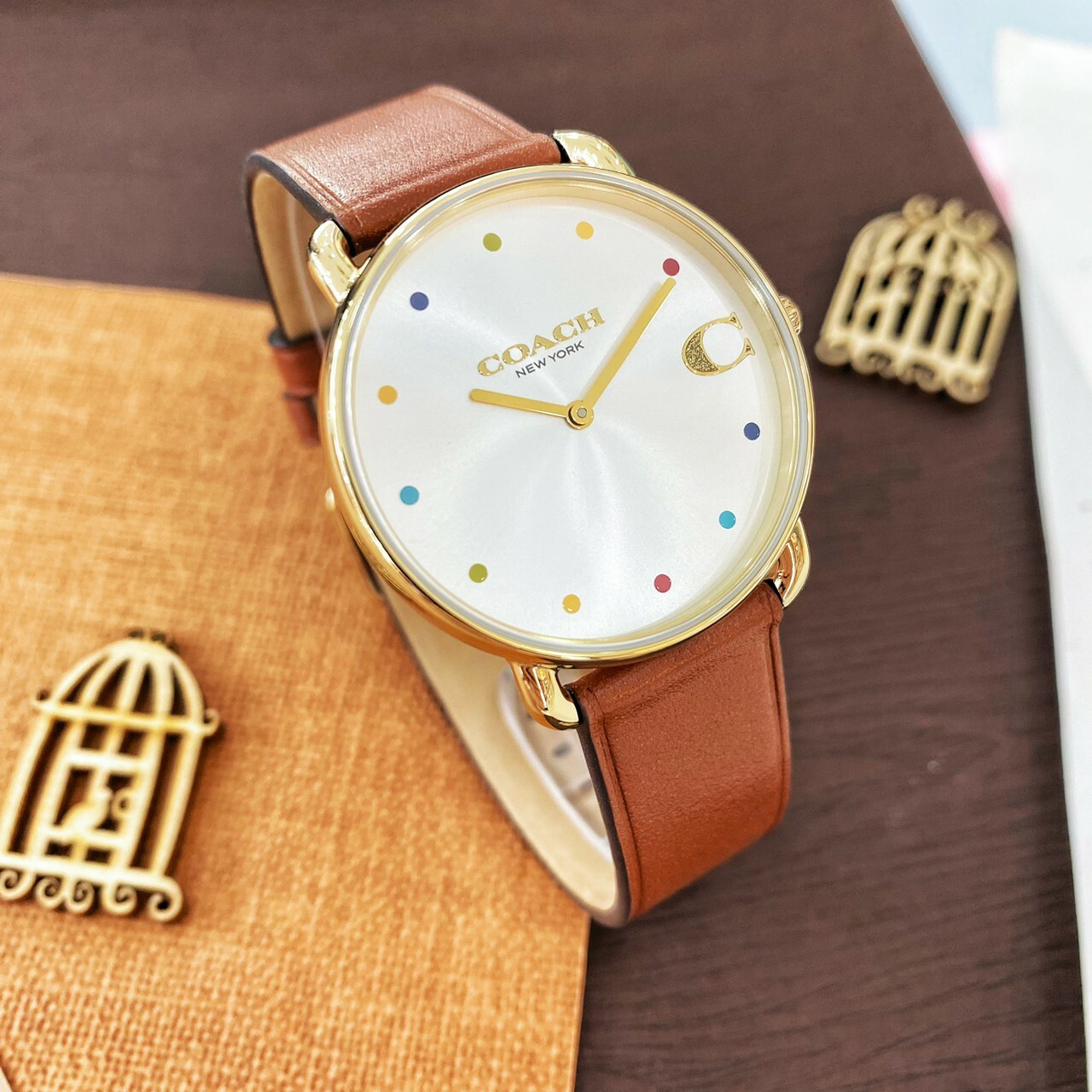 【COACH】彩點C LOGO皮革腕錶CO14504206 36mm 現代鐘錶