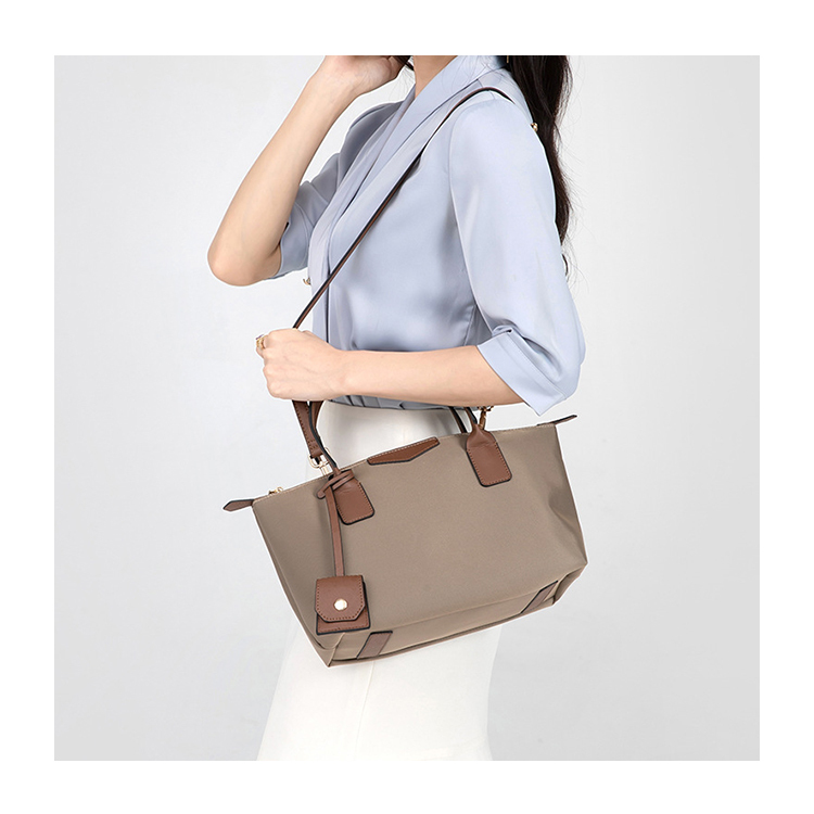 Jicksy small tote bag ted online baker