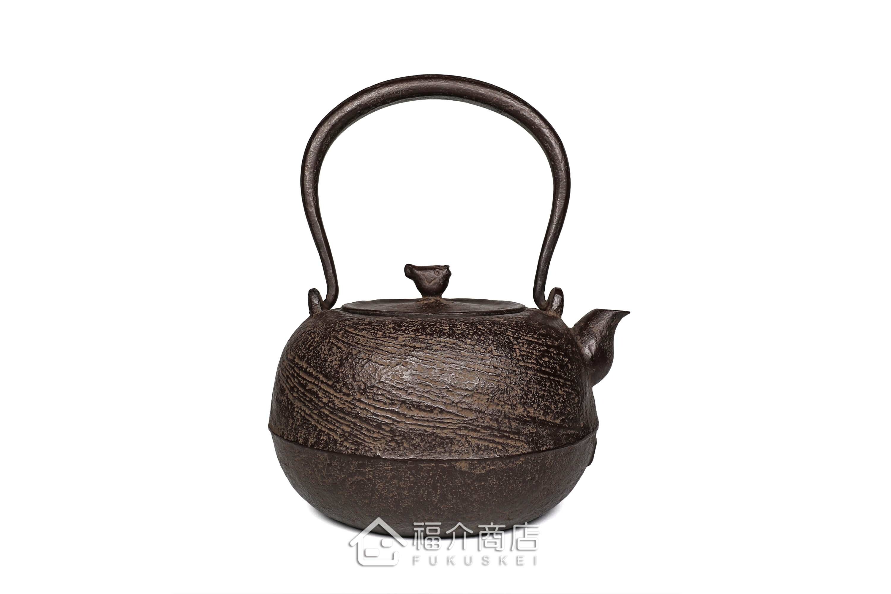 煮水泡茶用的鐵壺，壺身設計成刷毛目圖紋與魚壺摘