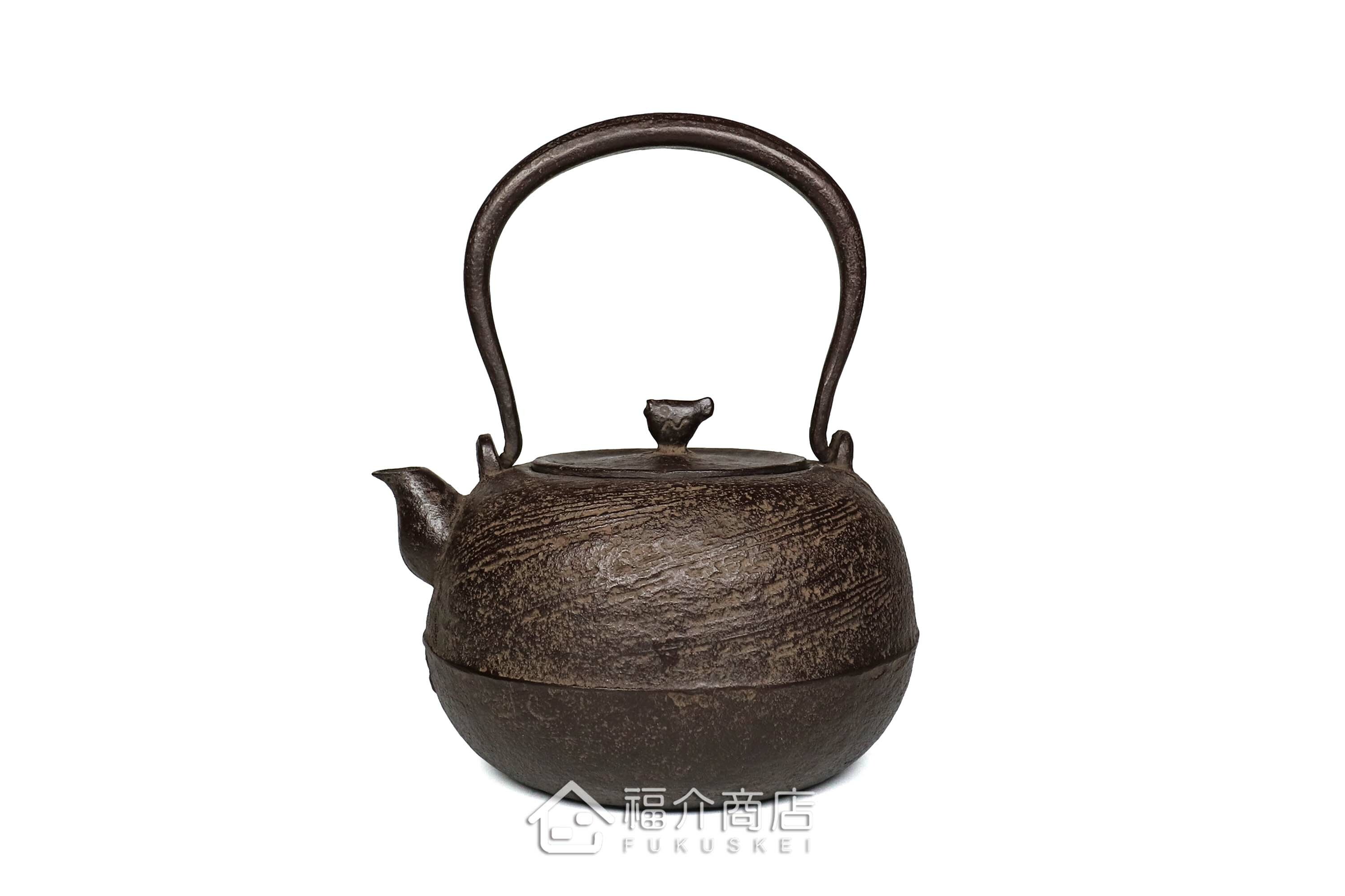 煮水泡茶用的鐵壺，壺身設計成刷毛目圖紋與魚壺摘