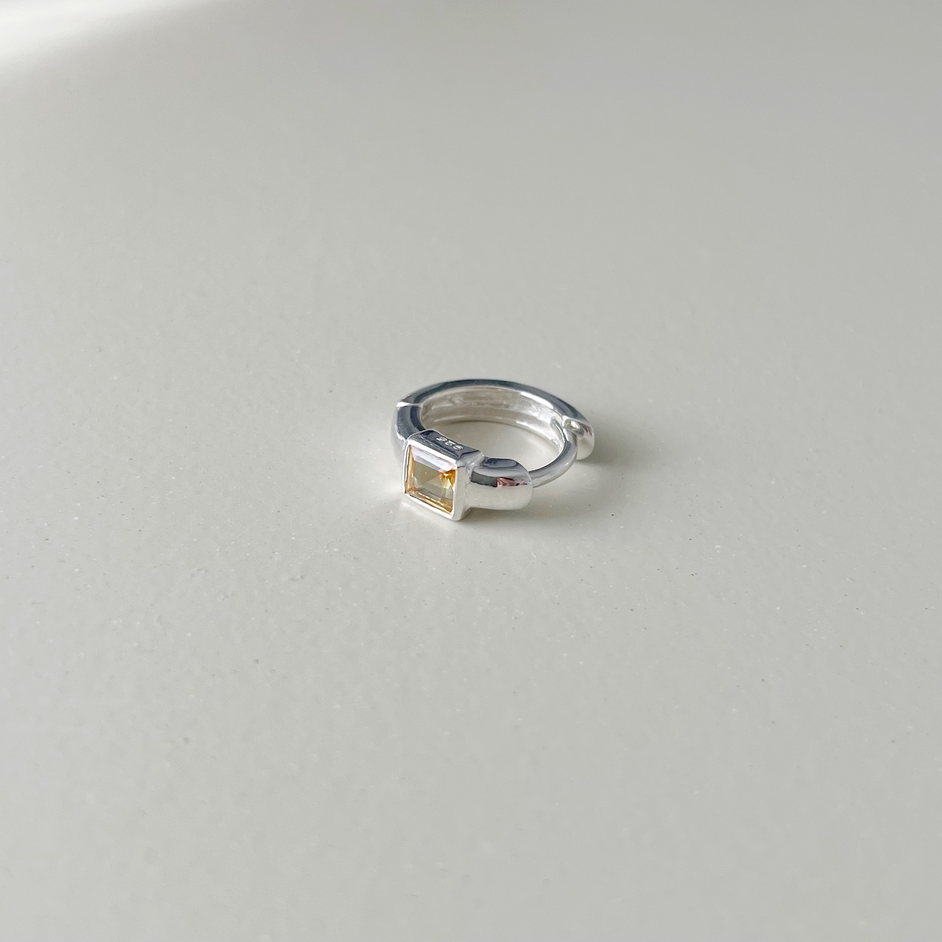 方形黃水晶厚耳圈