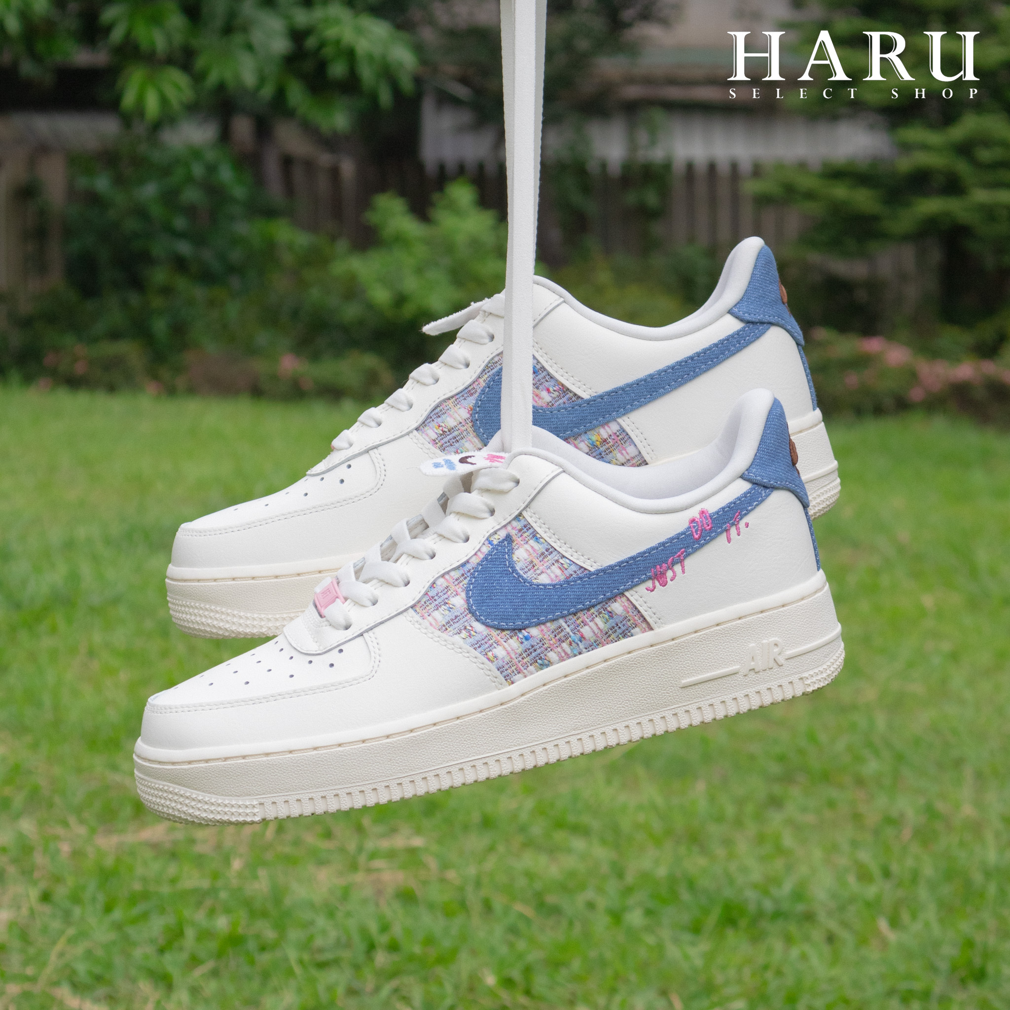 NIKE AIR FORCE 1 LOW DENIM BLUE AF1 小香風 牛仔藍 刺繡 JUST DO IT 編織 粉藍 女生復古休閒鞋 FJ7740-141