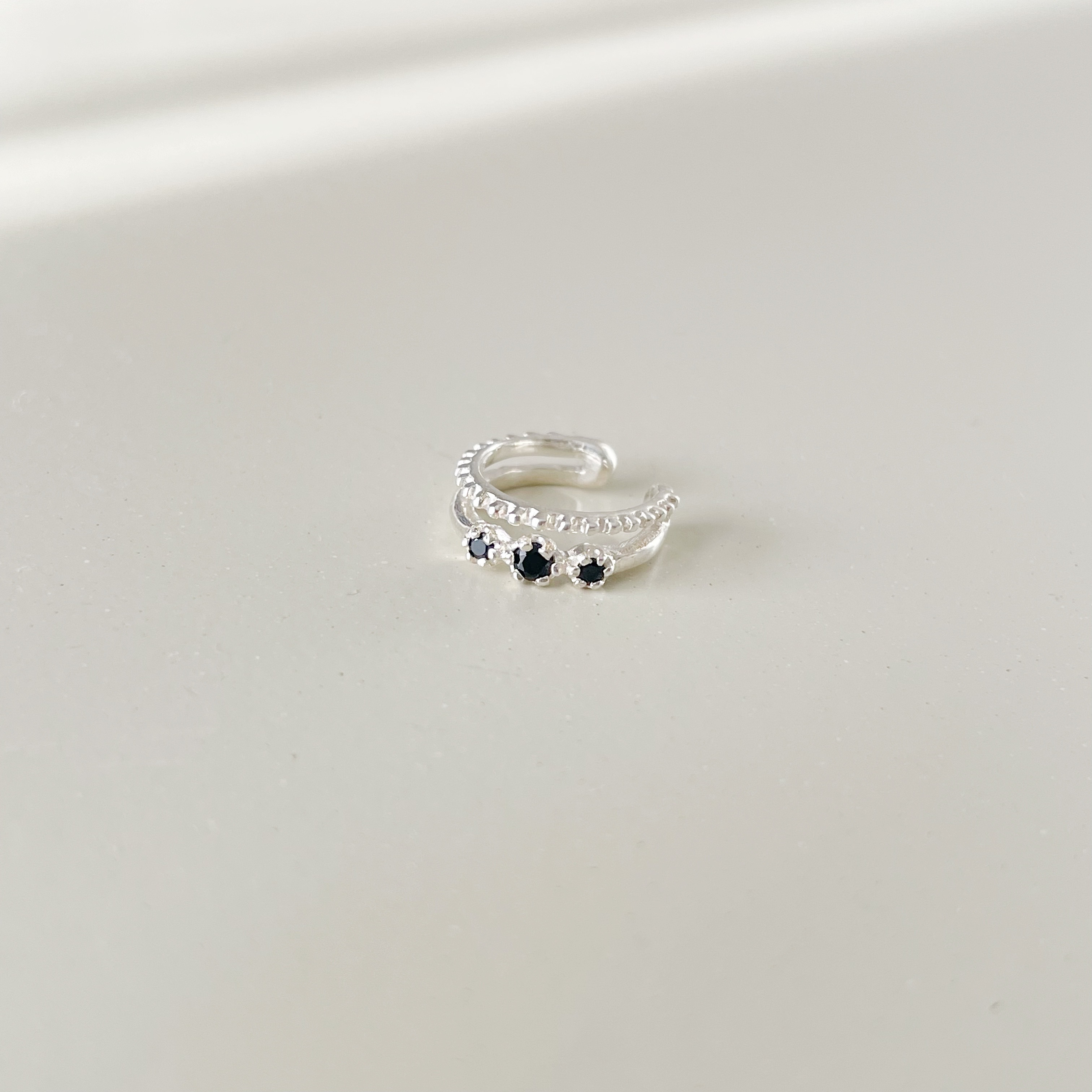 mini六爪黑尖晶雙層耳骨夾