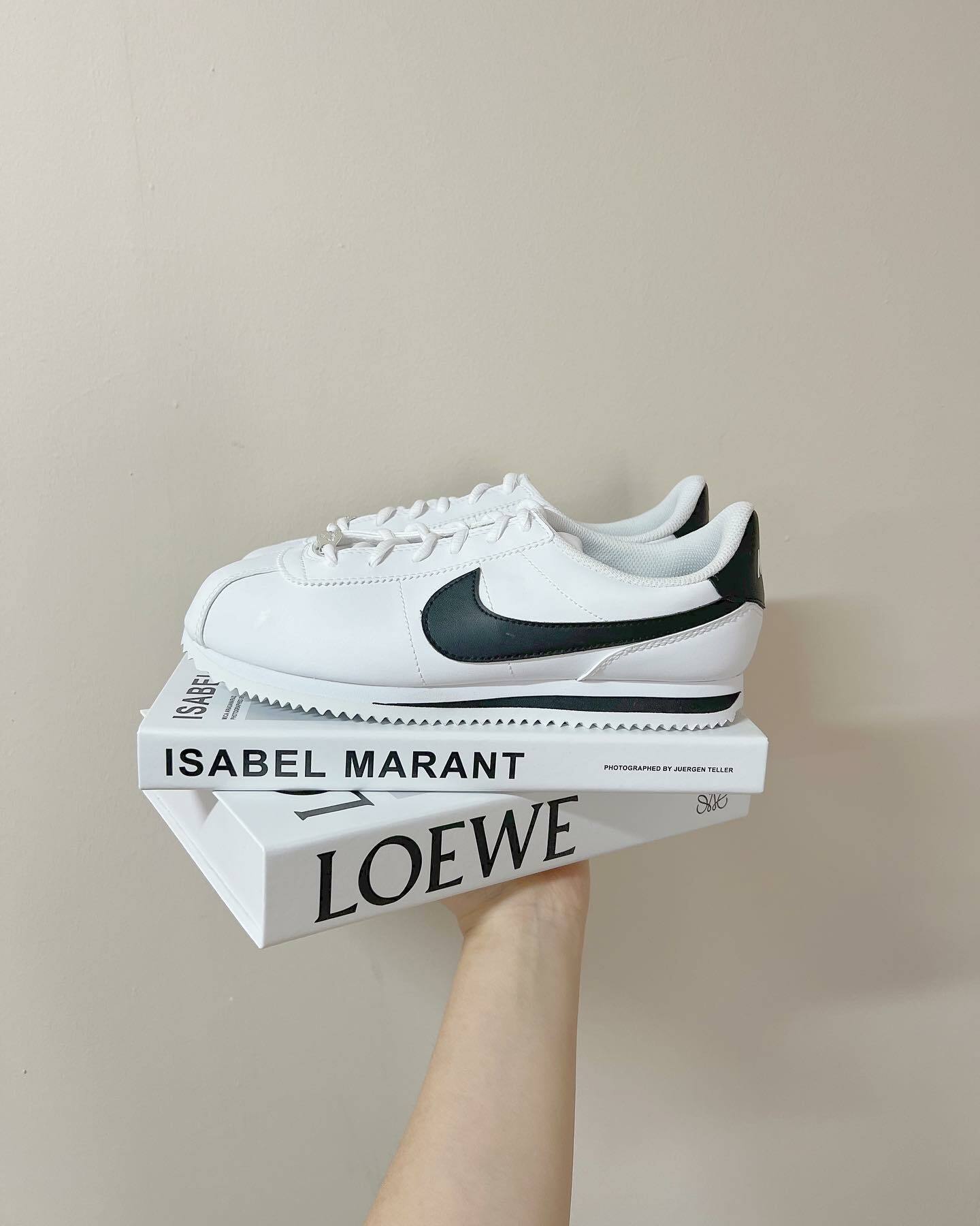 NIKE CORTEZ LEATHER 鐵牌款 大童女生 "WHITE-BLACK" [7月新品!]