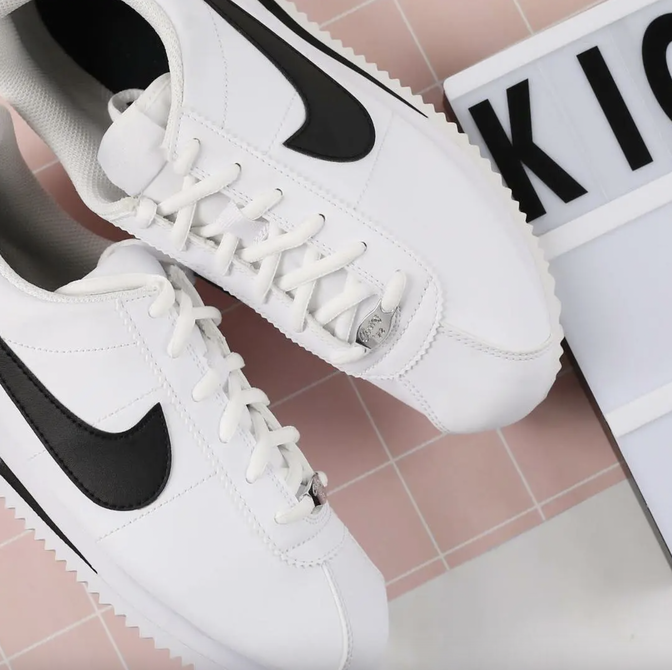NIKE CORTEZ LEATHER 鐵牌款 大童女生 "WHITE-BLACK" [7月新品!]