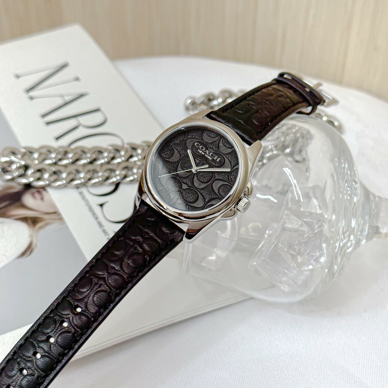 【COACH】時尚雙C滿版皮紋腕錶 CO14504142 36mm 現代鐘錶