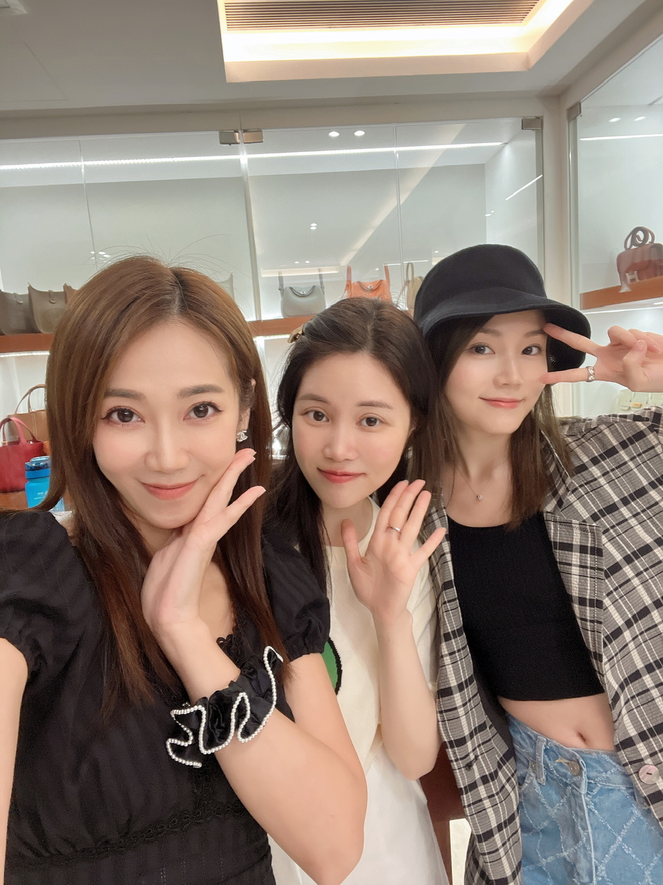 歌手、演員【 陳穎欣 Yanny Chan 】