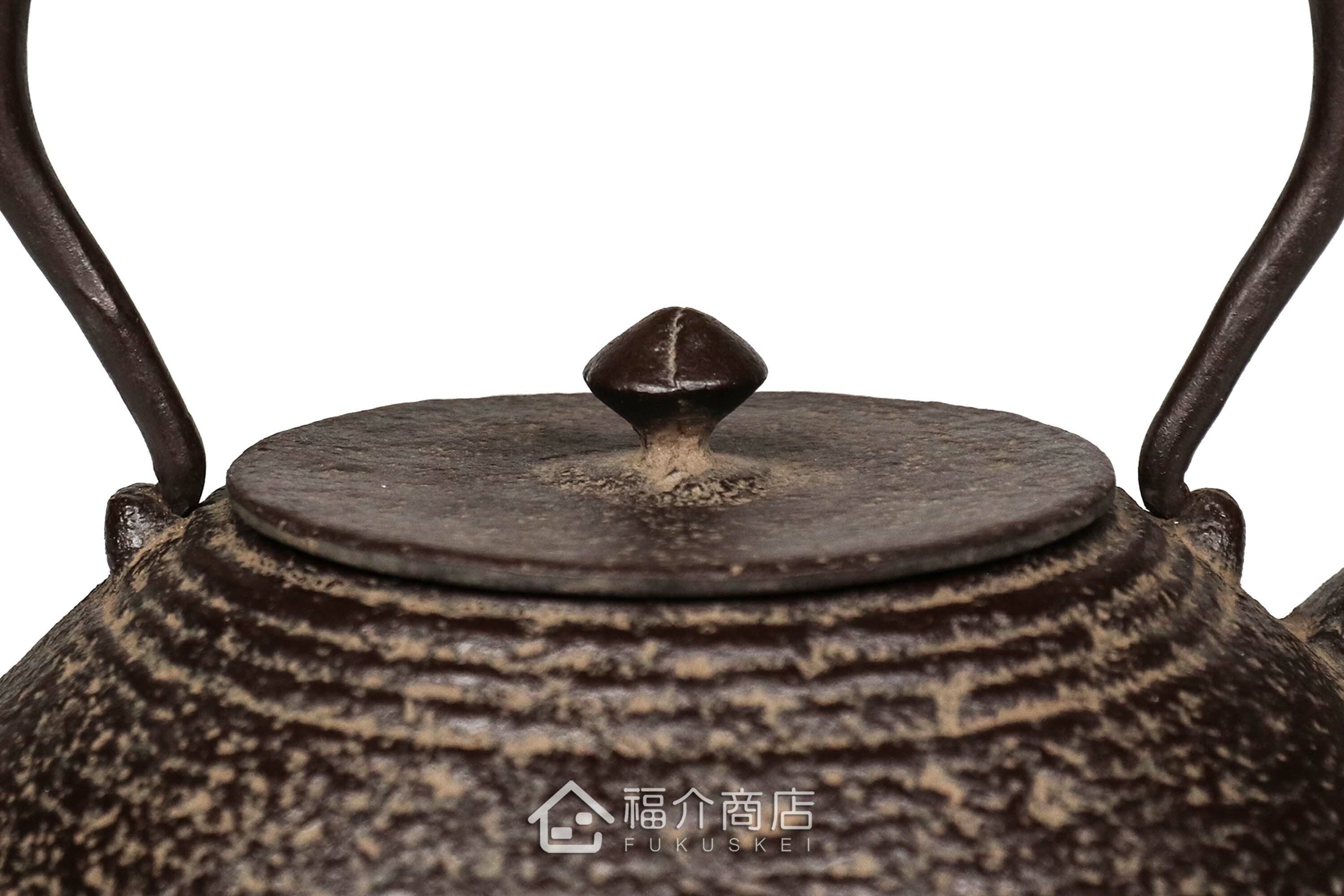 煮水泡茶用的鐵壺，壺身設計成石庭紋