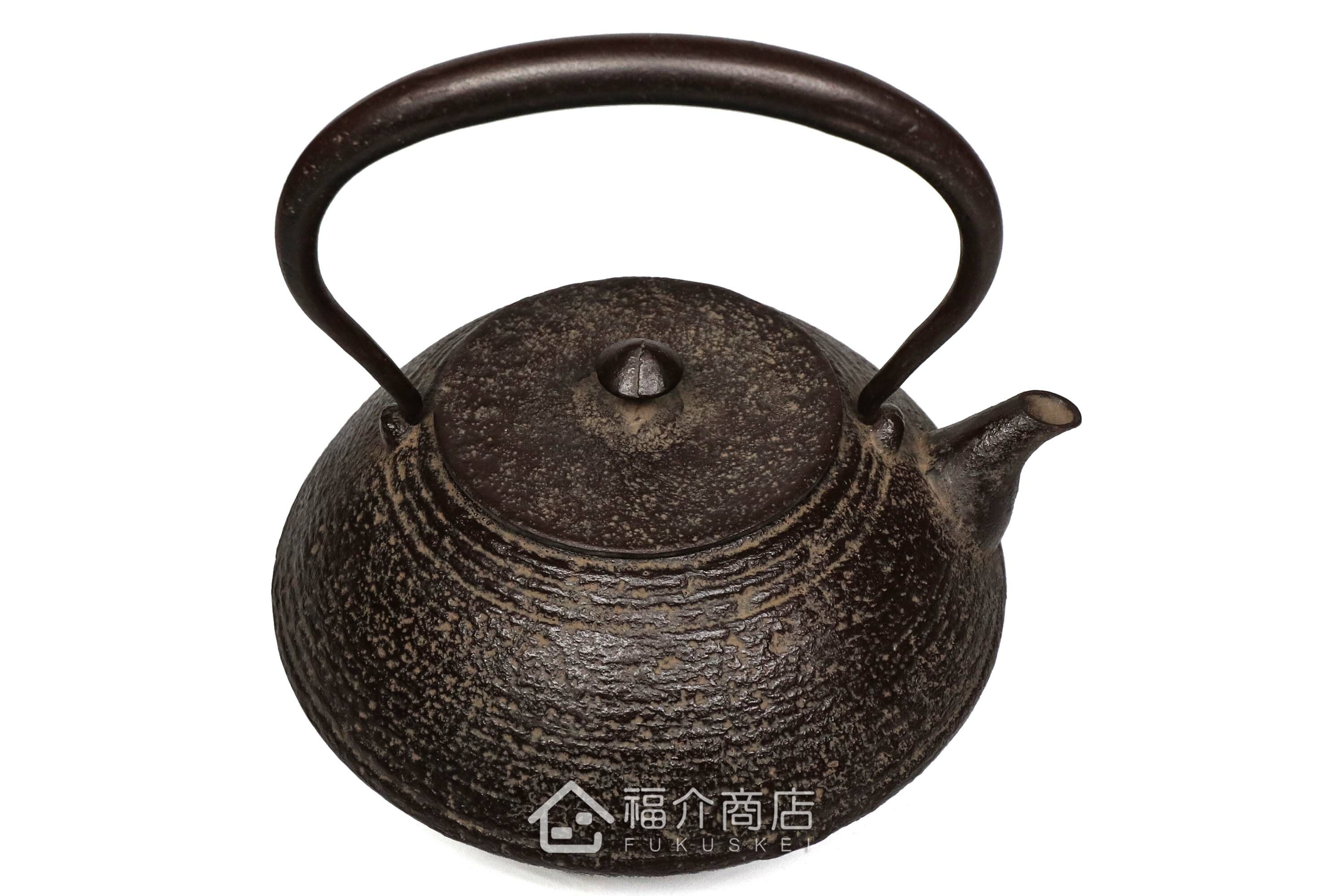 煮水泡茶用的鐵壺，壺身設計成石庭紋