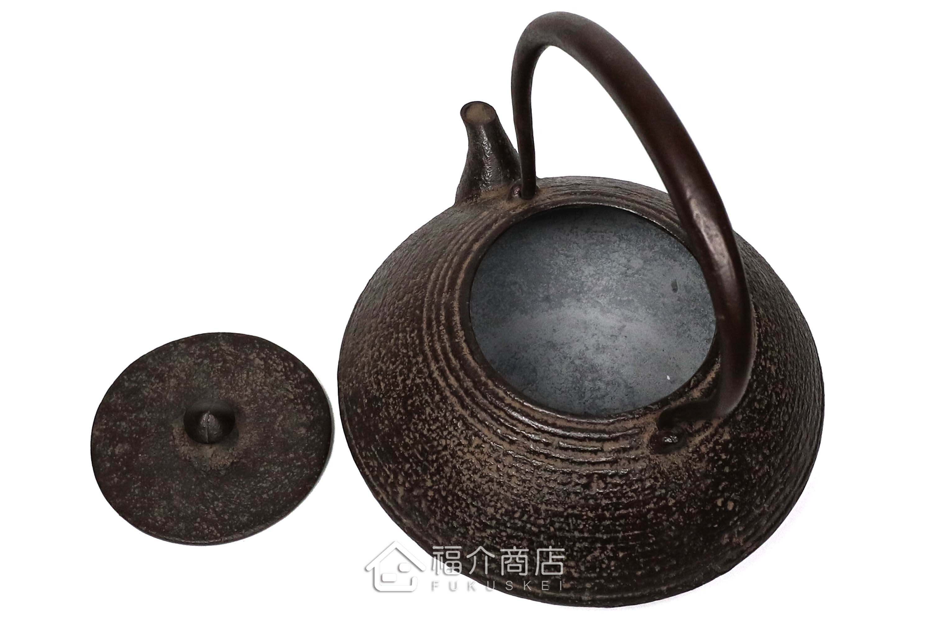 煮水泡茶用的鐵壺，壺身設計成石庭紋