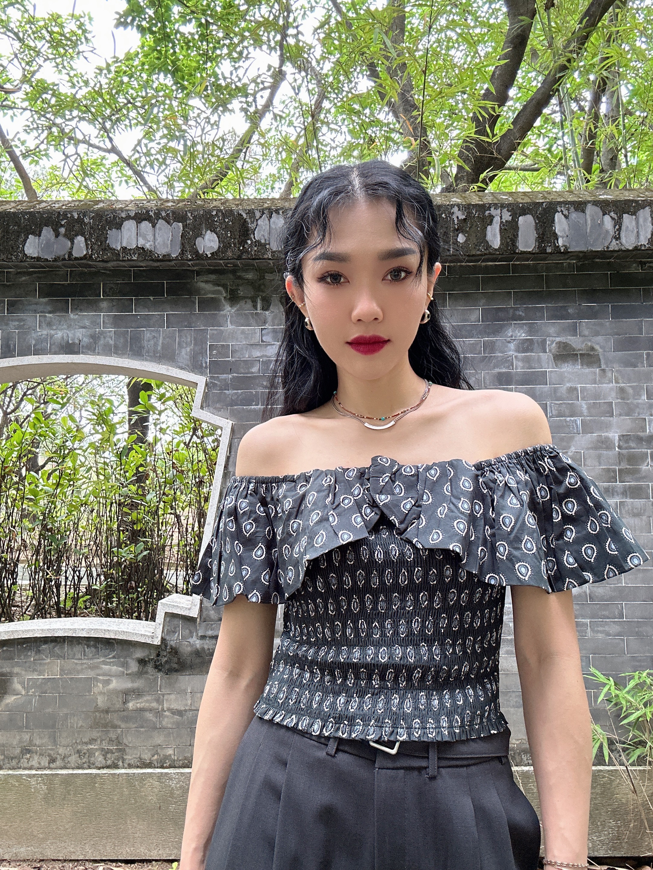 腰果花拉橡筋荷葉領上衣（現貨款式）