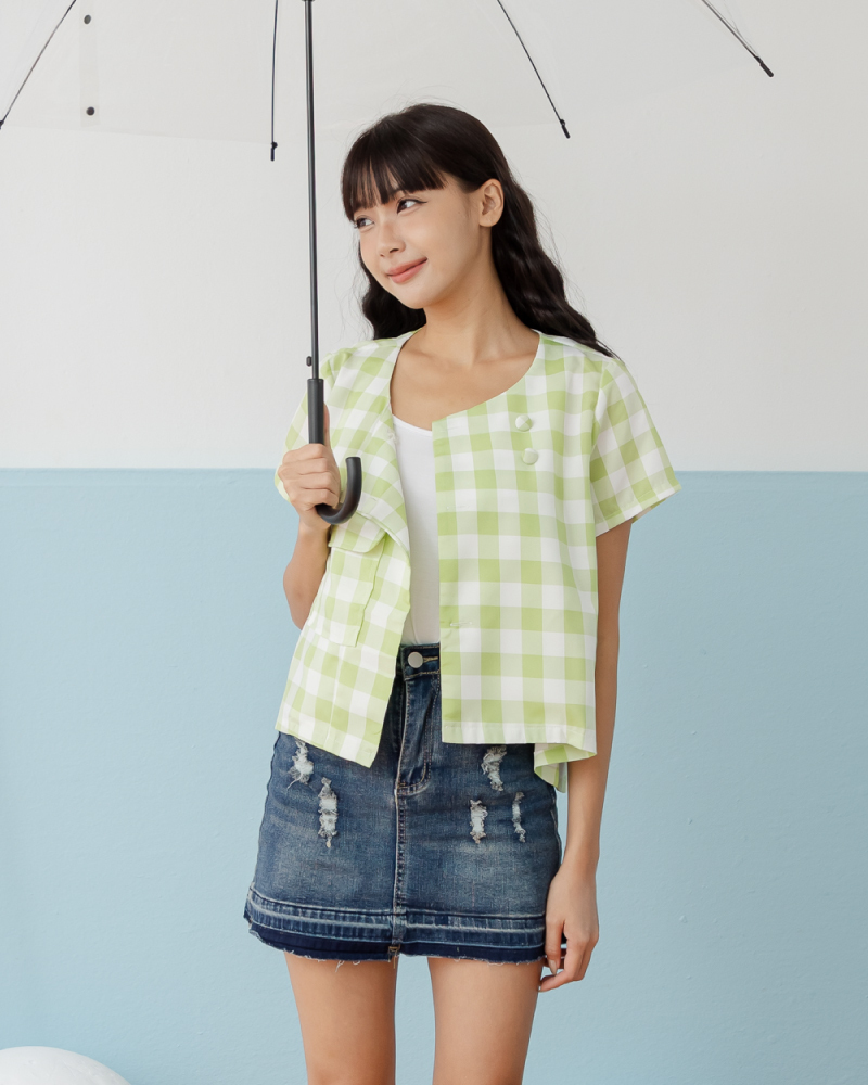 側釦造型口袋格紋上衣