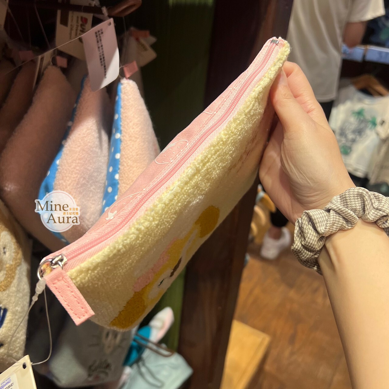 (現貨) 可琦安 餅乾 CookieAnn 刺繡 毛巾布 收納包 化妝包 -香港迪士尼樂園