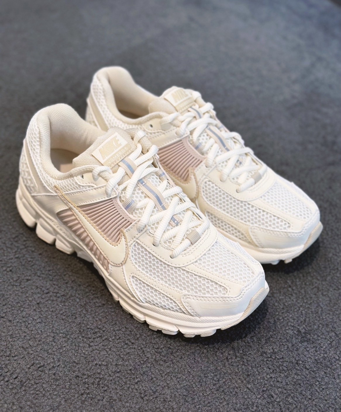 NIKE ZOOM VOMERO 5 杏仁奶茶