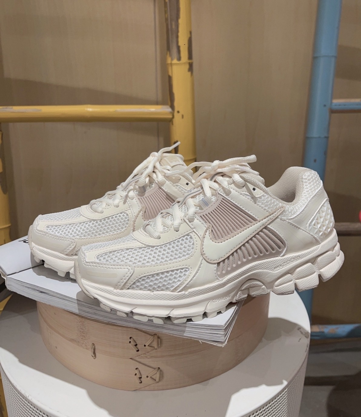 NIKE ZOOM VOMERO 5 杏仁奶茶