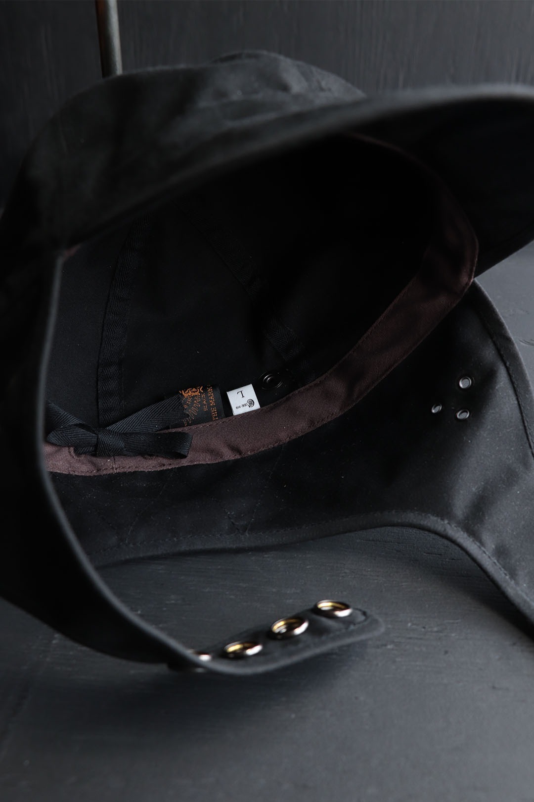 Black Sign Paraffin Weather Aviator Cap / Sand Black