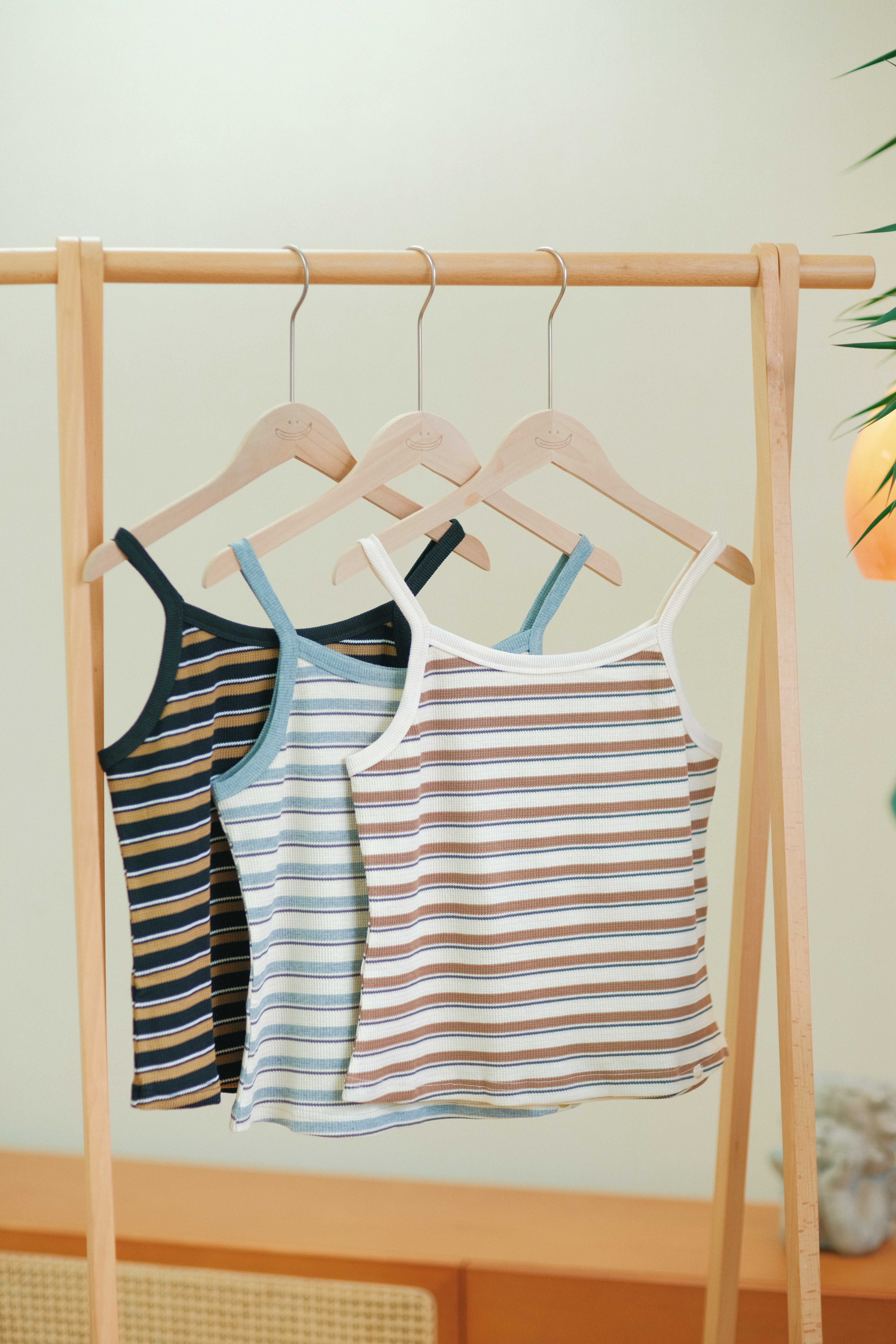 三色／間條平領設計背心／Striped Flat Collar Tank Top