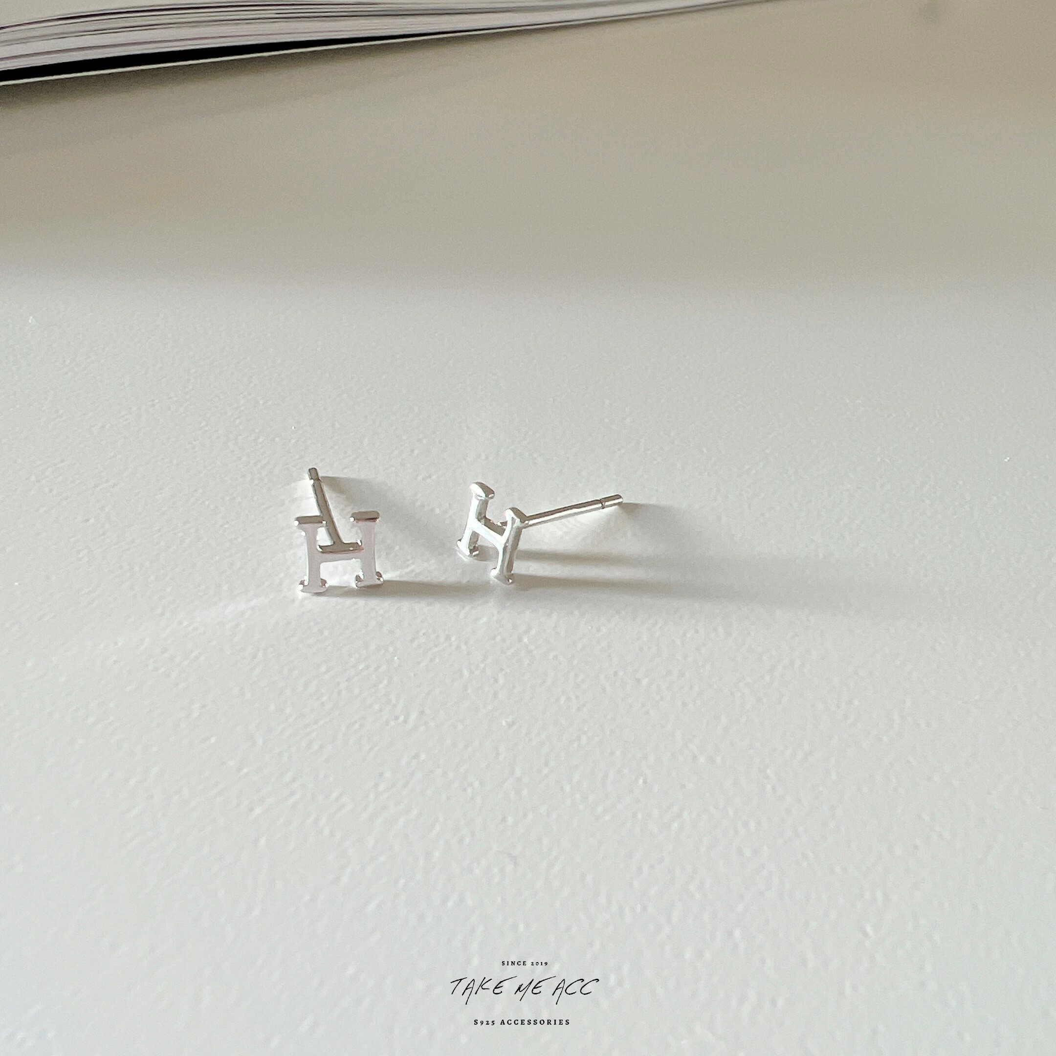 基本字母H純銀耳環｜ 韓國連線